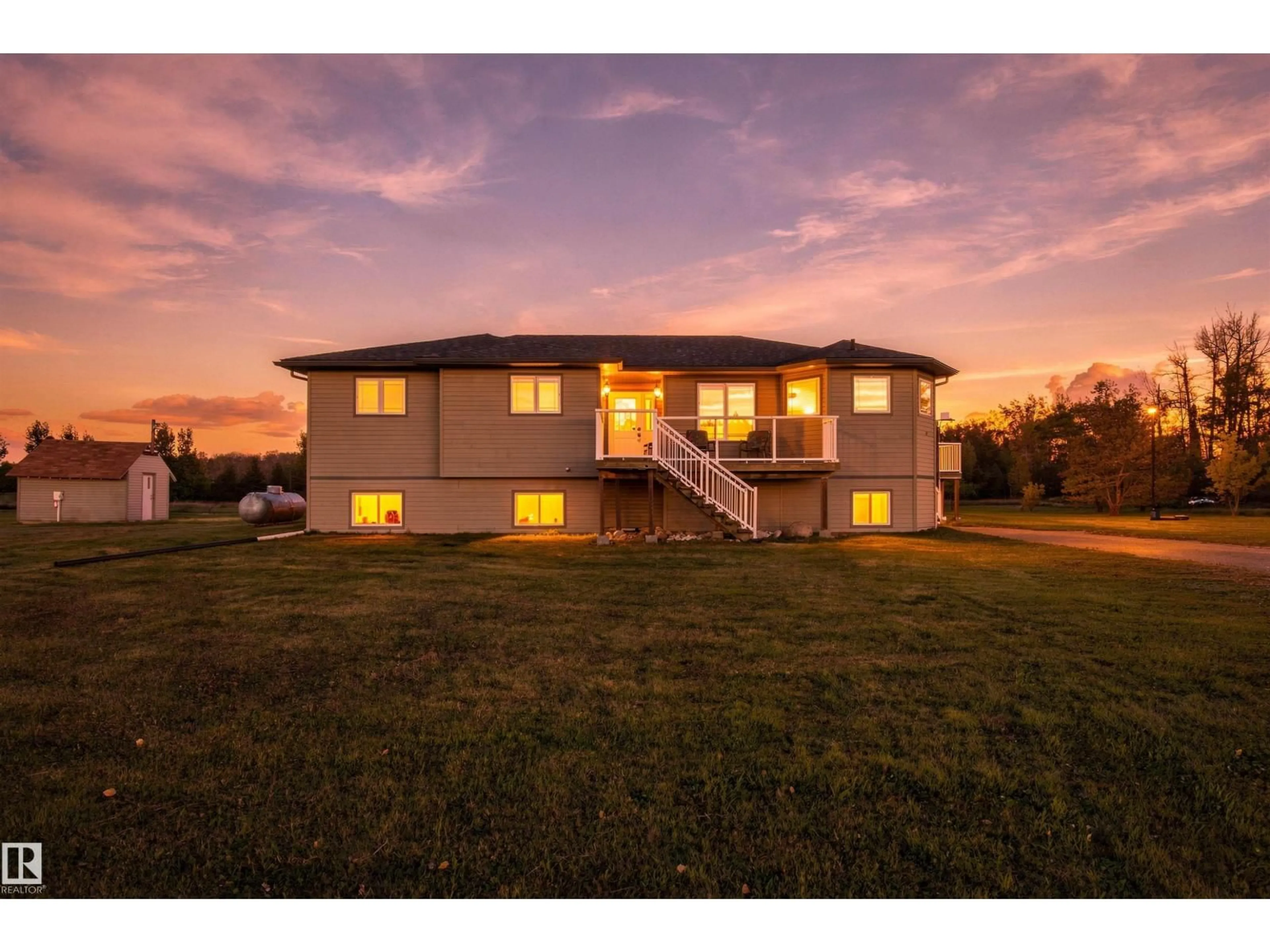 A pic from outside/outdoor area/front of a property/back of a property/a pic from drone, building for 654043 RGE ROAD 222, Rural Athabasca County Alberta T9S2B4