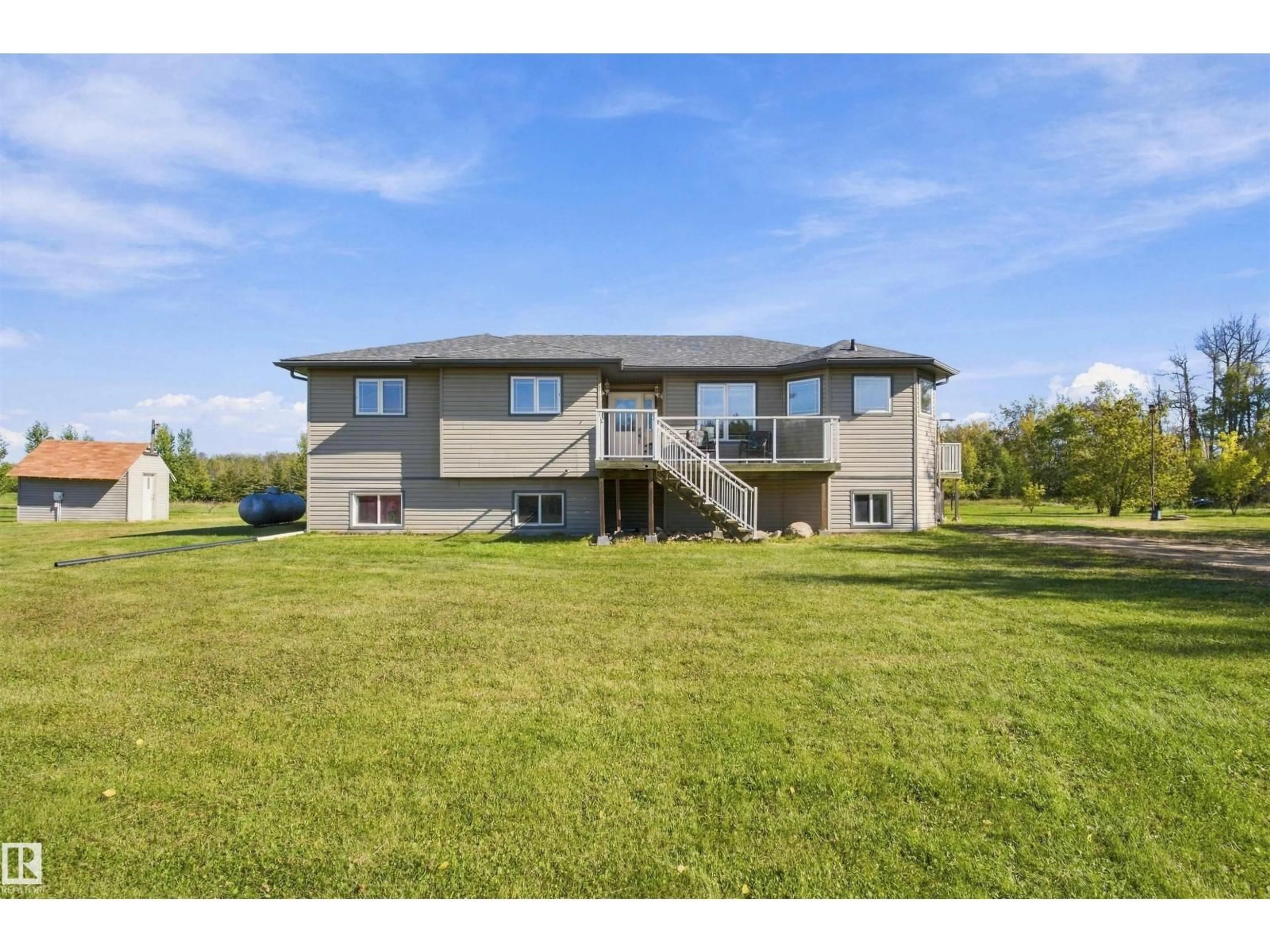 A pic from outside/outdoor area/front of a property/back of a property/a pic from drone, unknown for 654043 RGE ROAD 222, Rural Athabasca County Alberta T9S2B4