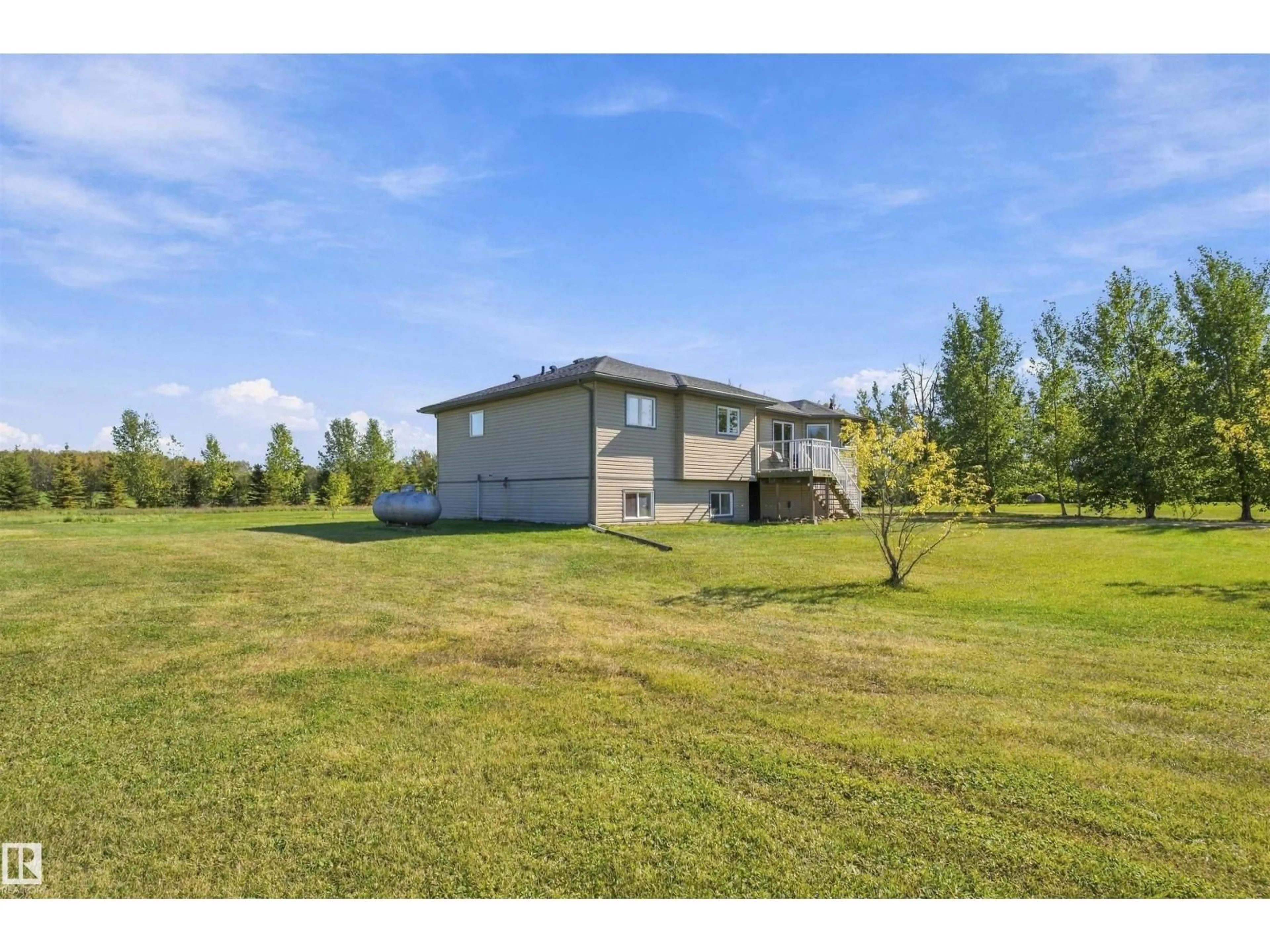 A pic from outside/outdoor area/front of a property/back of a property/a pic from drone, water/lake/river/ocean view for 654043 RGE ROAD 222, Rural Athabasca County Alberta T9S2B4
