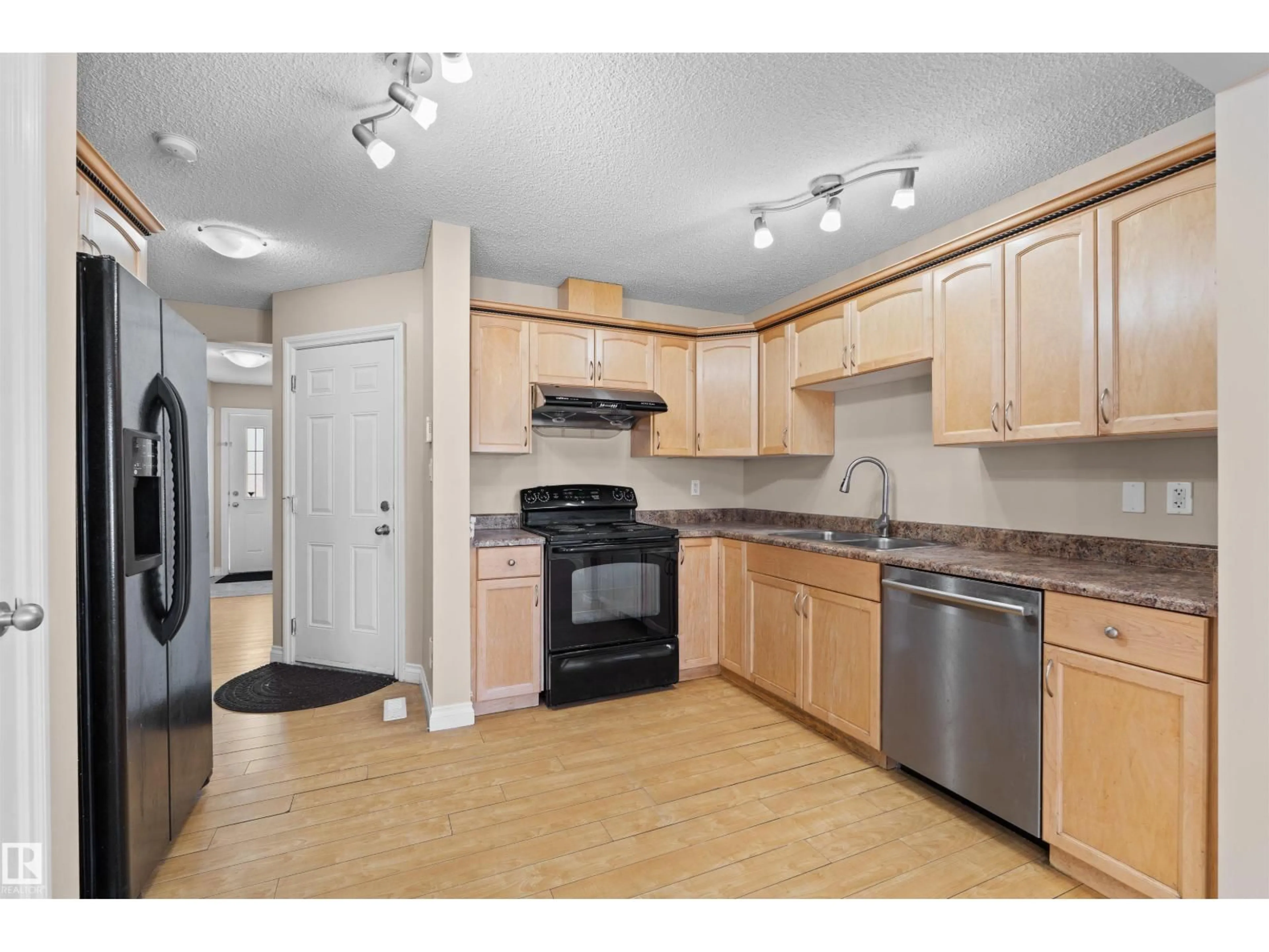 Standard kitchen, unknown for 15504 102 AV, Edmonton Alberta T5P0N2