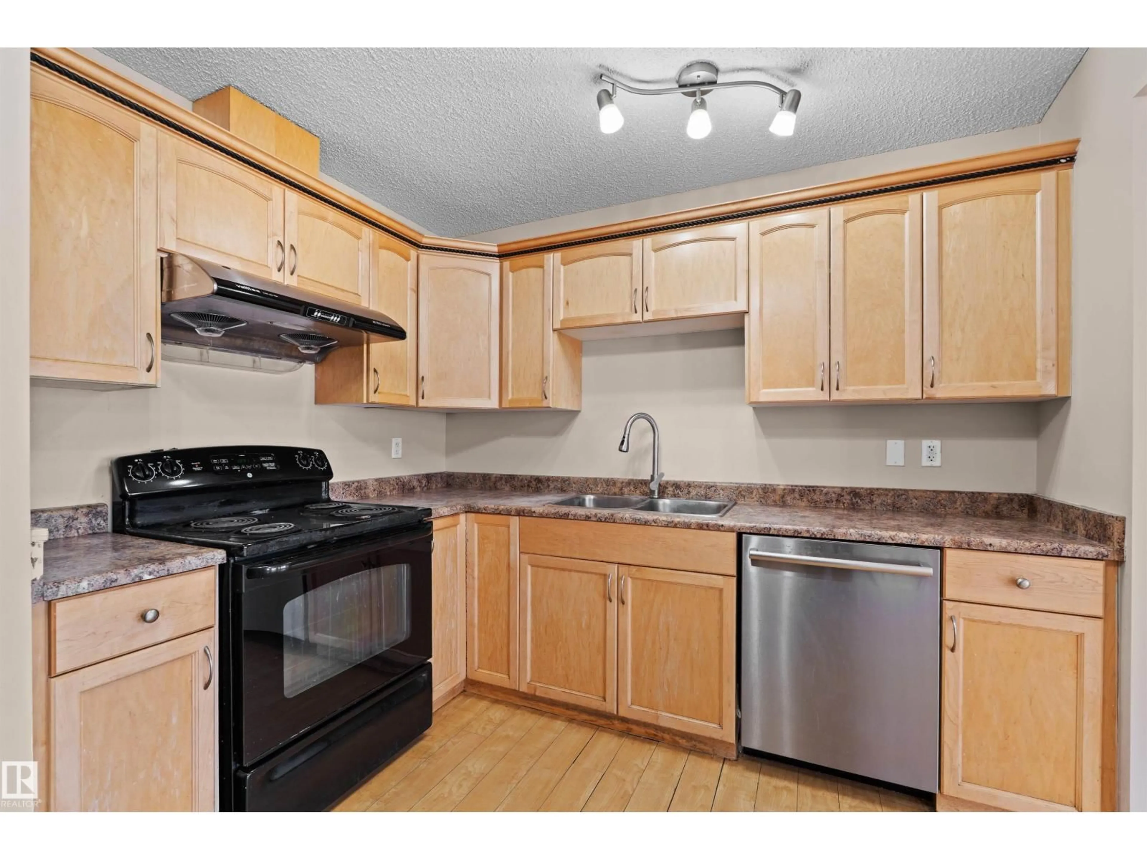 Standard kitchen, unknown for 15504 102 AV, Edmonton Alberta T5P0N2