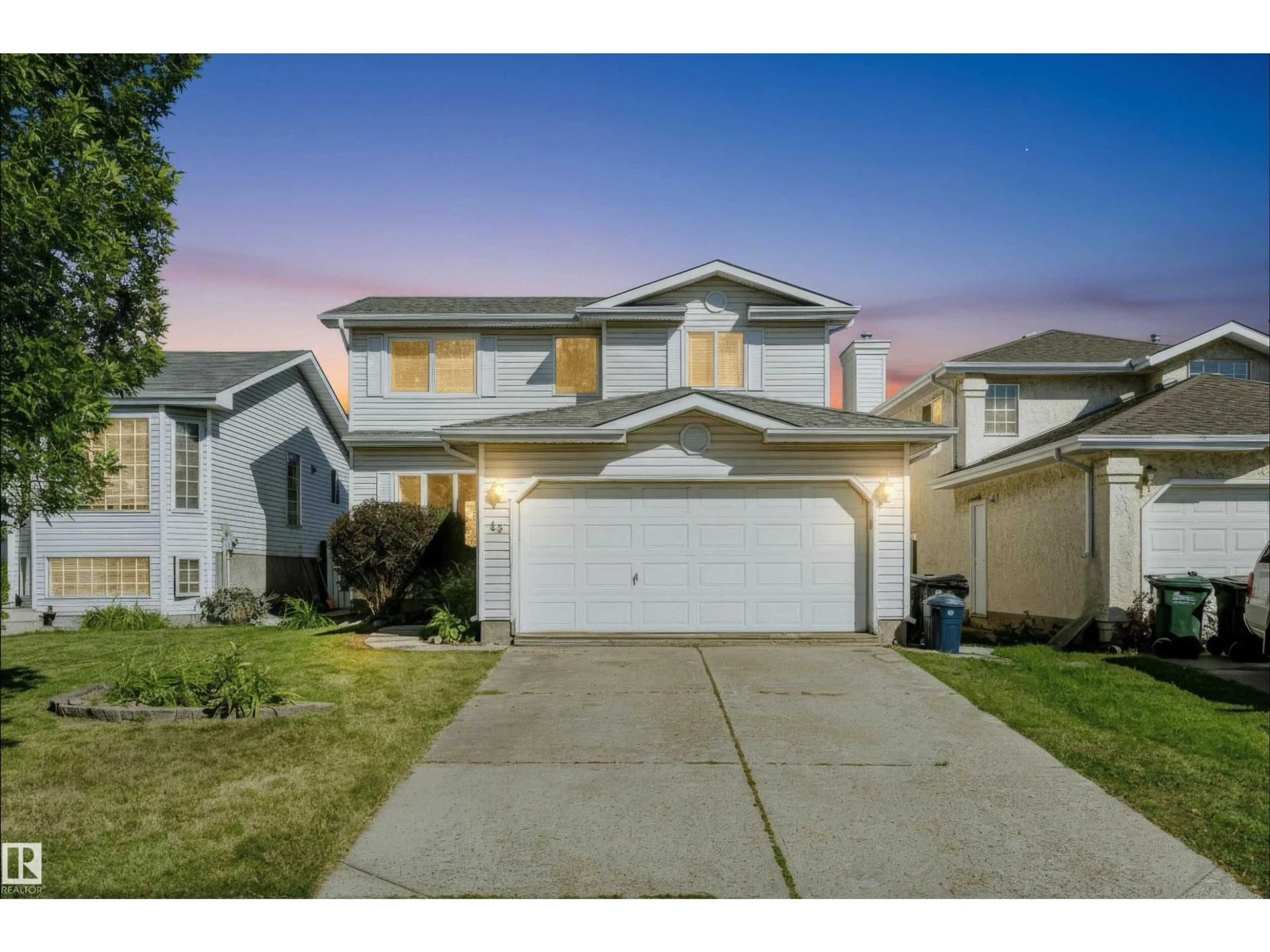 Home with vinyl exterior material, street for 43 DALTON WY, Sherwood Park Alberta T8H1T5
