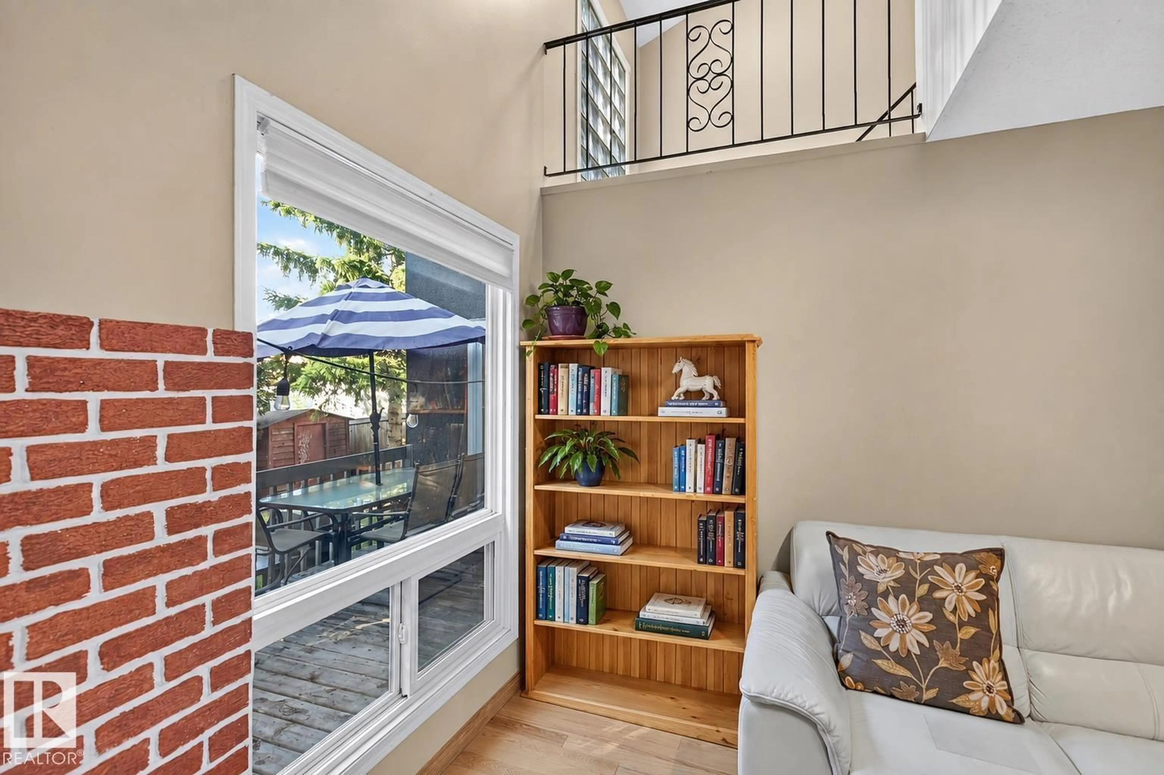 Indoor entryway for 17919 78 AV, Edmonton Alberta T5T3A1