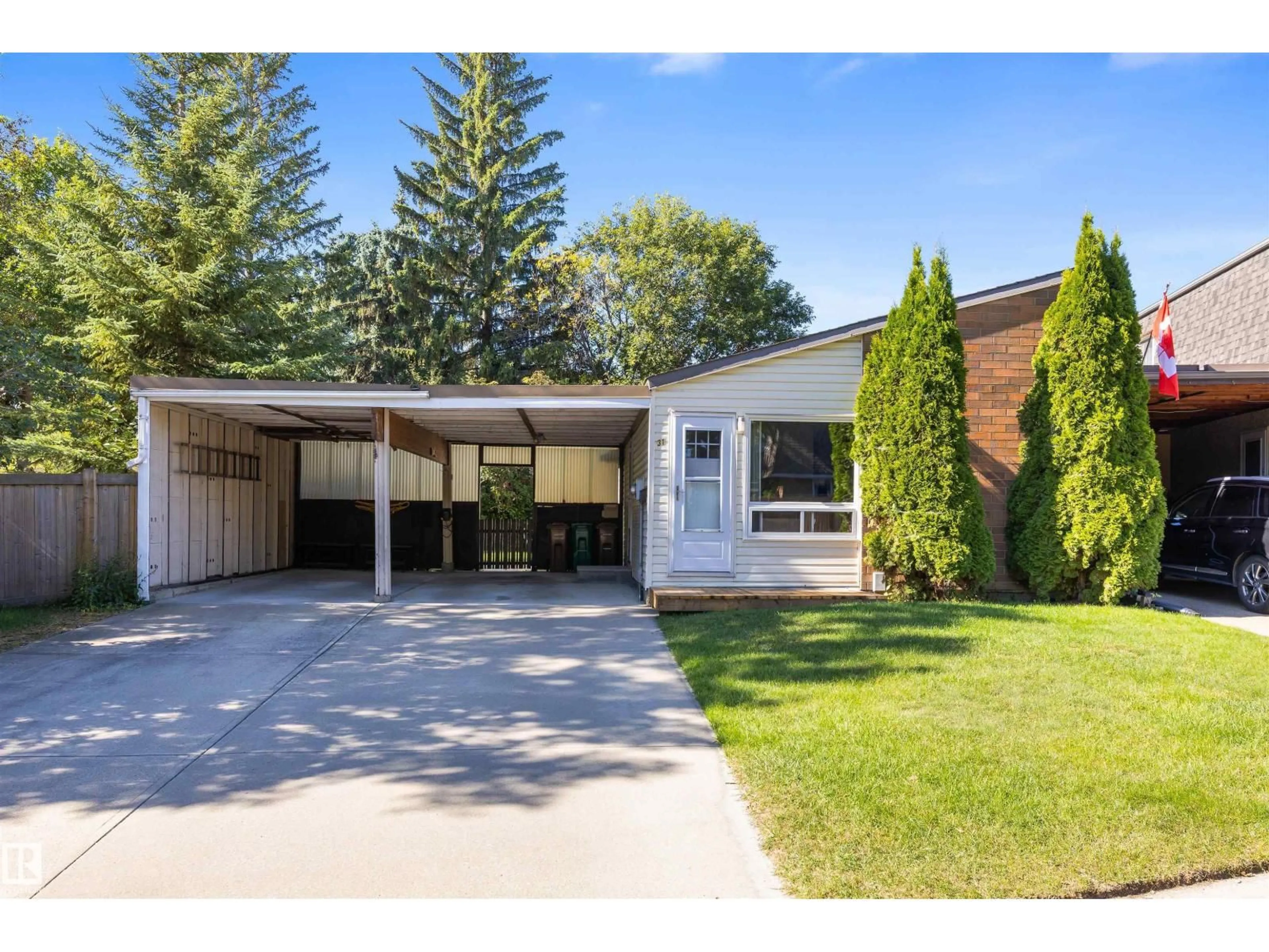 Home with vinyl exterior material, street for 31 GREENFIELD ES, St. Albert Alberta T8N2G2