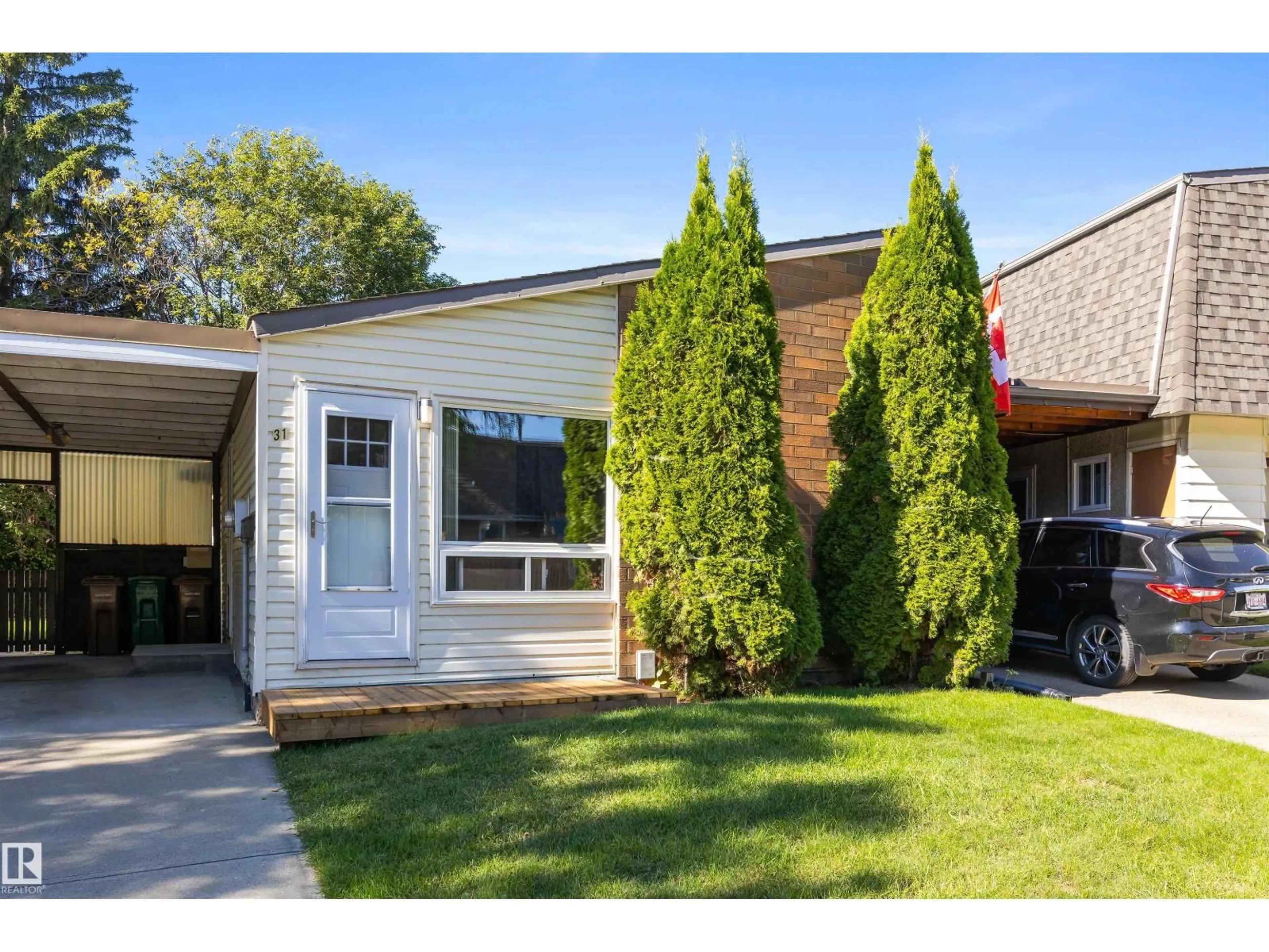 Home with vinyl exterior material, street for 31 GREENFIELD ES, St. Albert Alberta T8N2G2