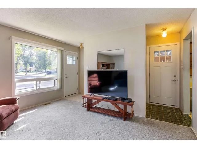 31 GREENFIELD ES, St. Albert 3