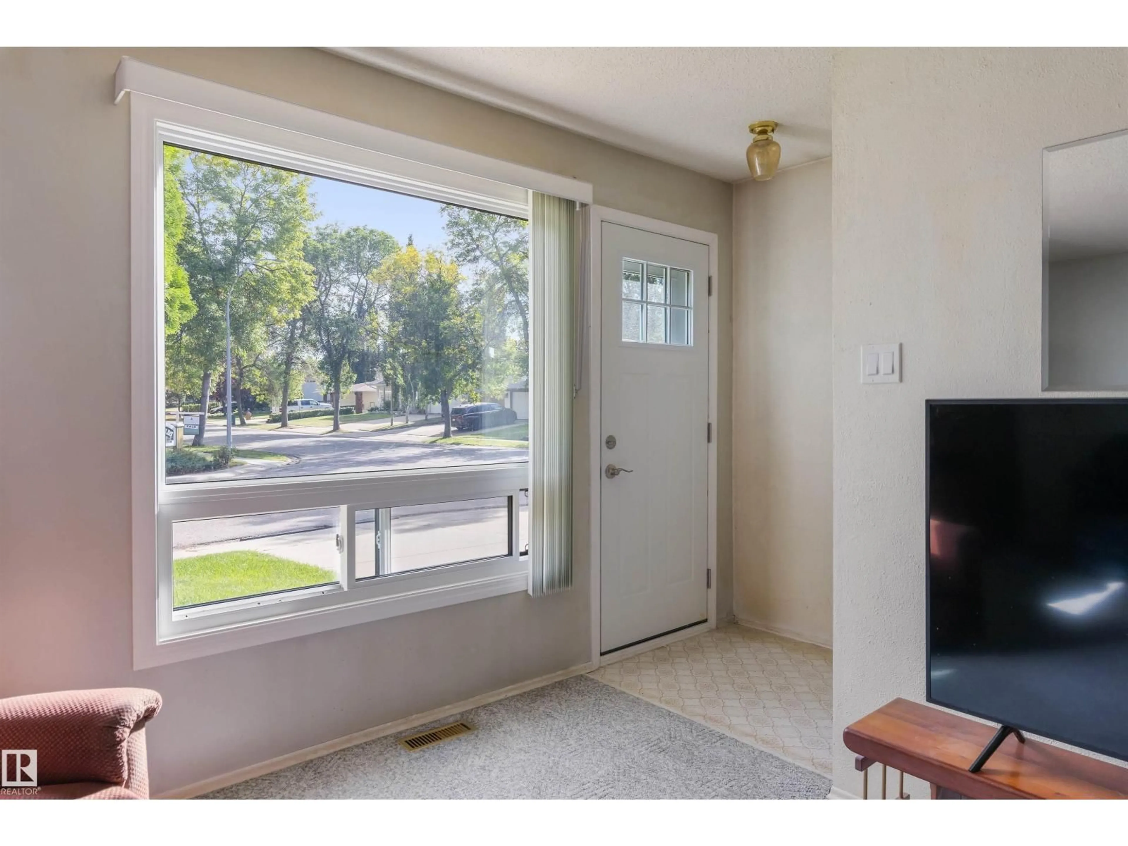 Indoor entryway for 31 GREENFIELD ES, St. Albert Alberta T8N2G2