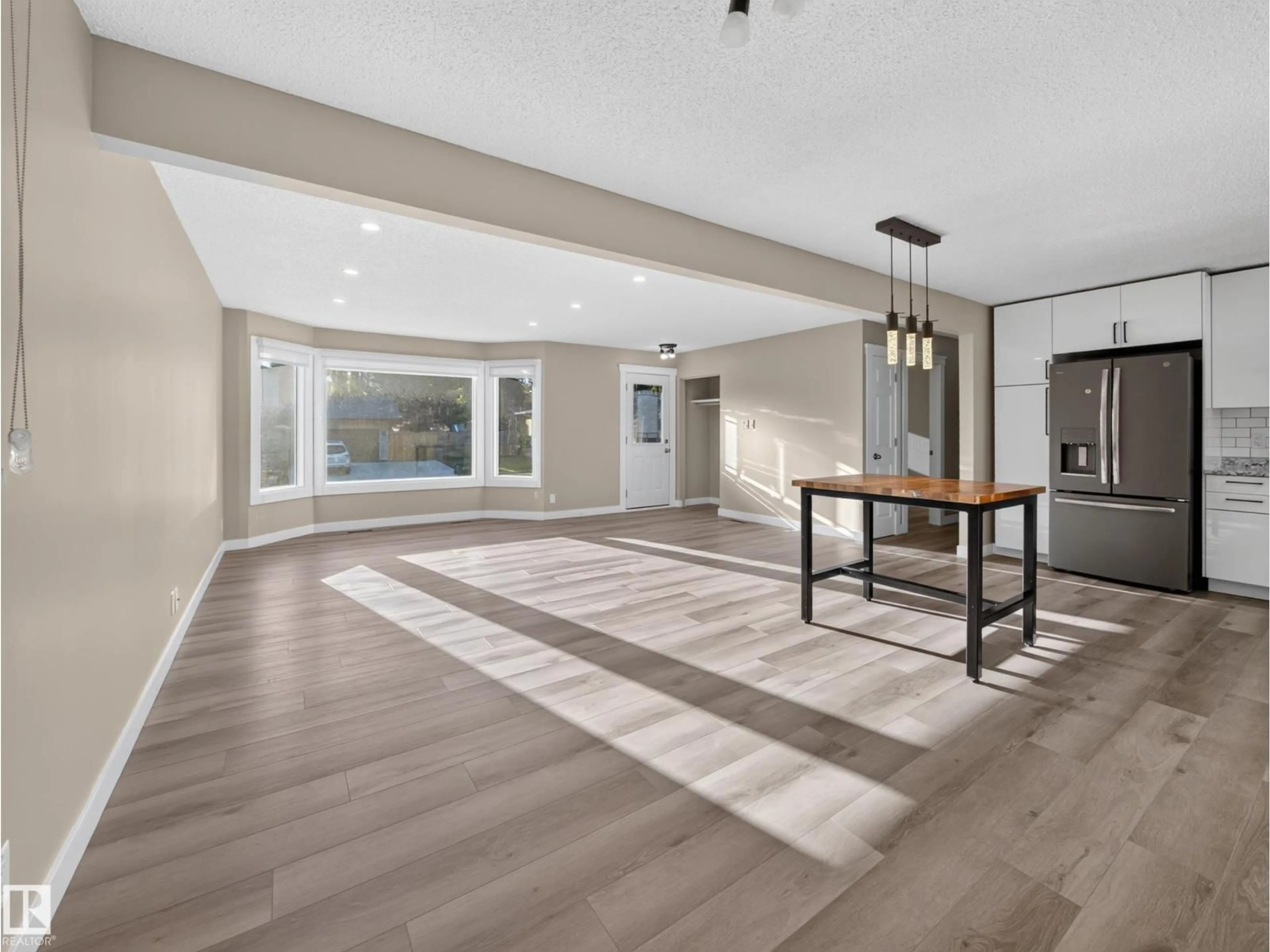Open concept kitchen, wood/laminate floor for 34 PENGUIN CR, Sherwood Park Alberta T8A3H4
