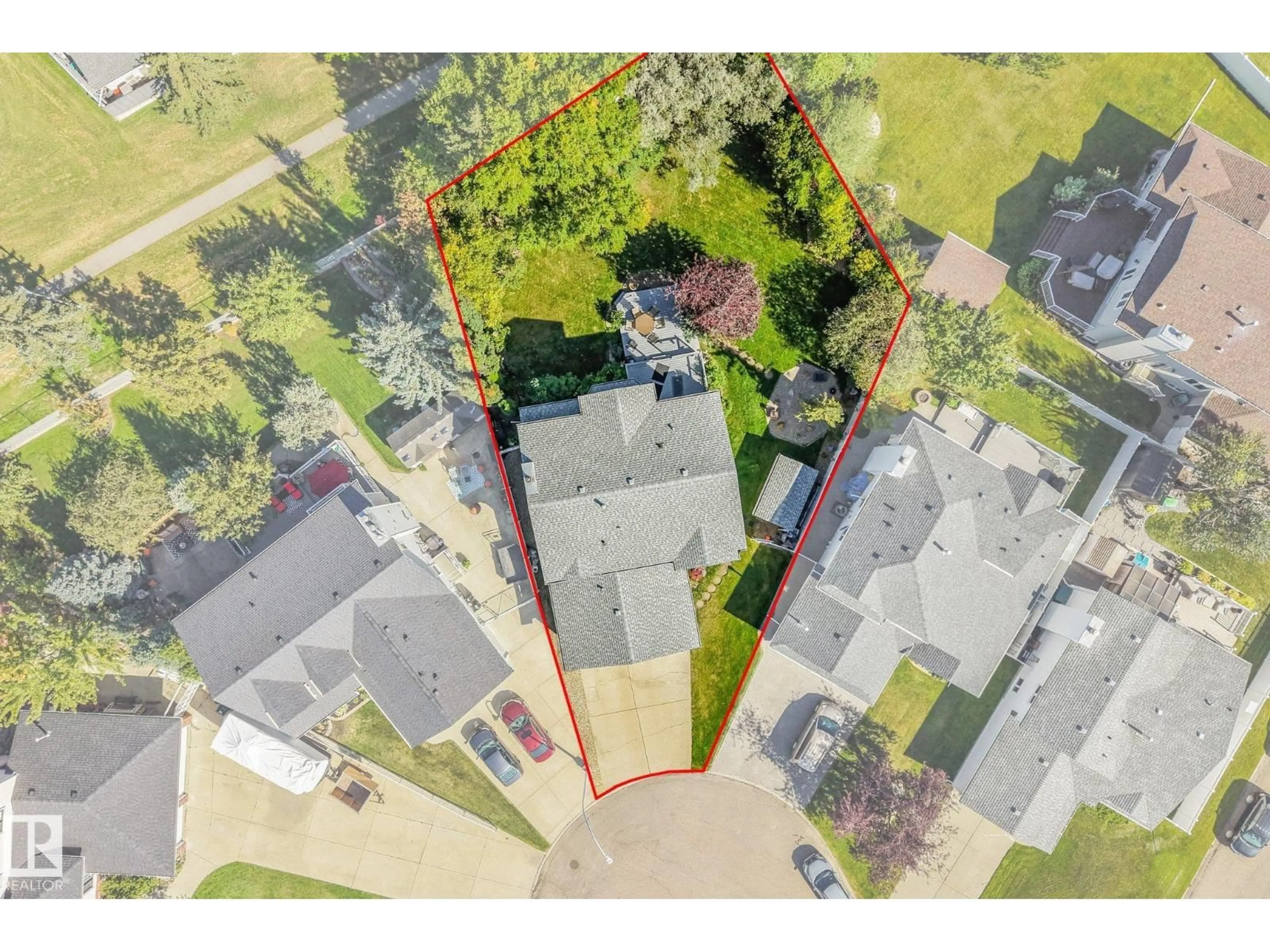 A pic from outside/outdoor area/front of a property/back of a property/a pic from drone, street for 5740 152A AV, Edmonton Alberta T5A4X7