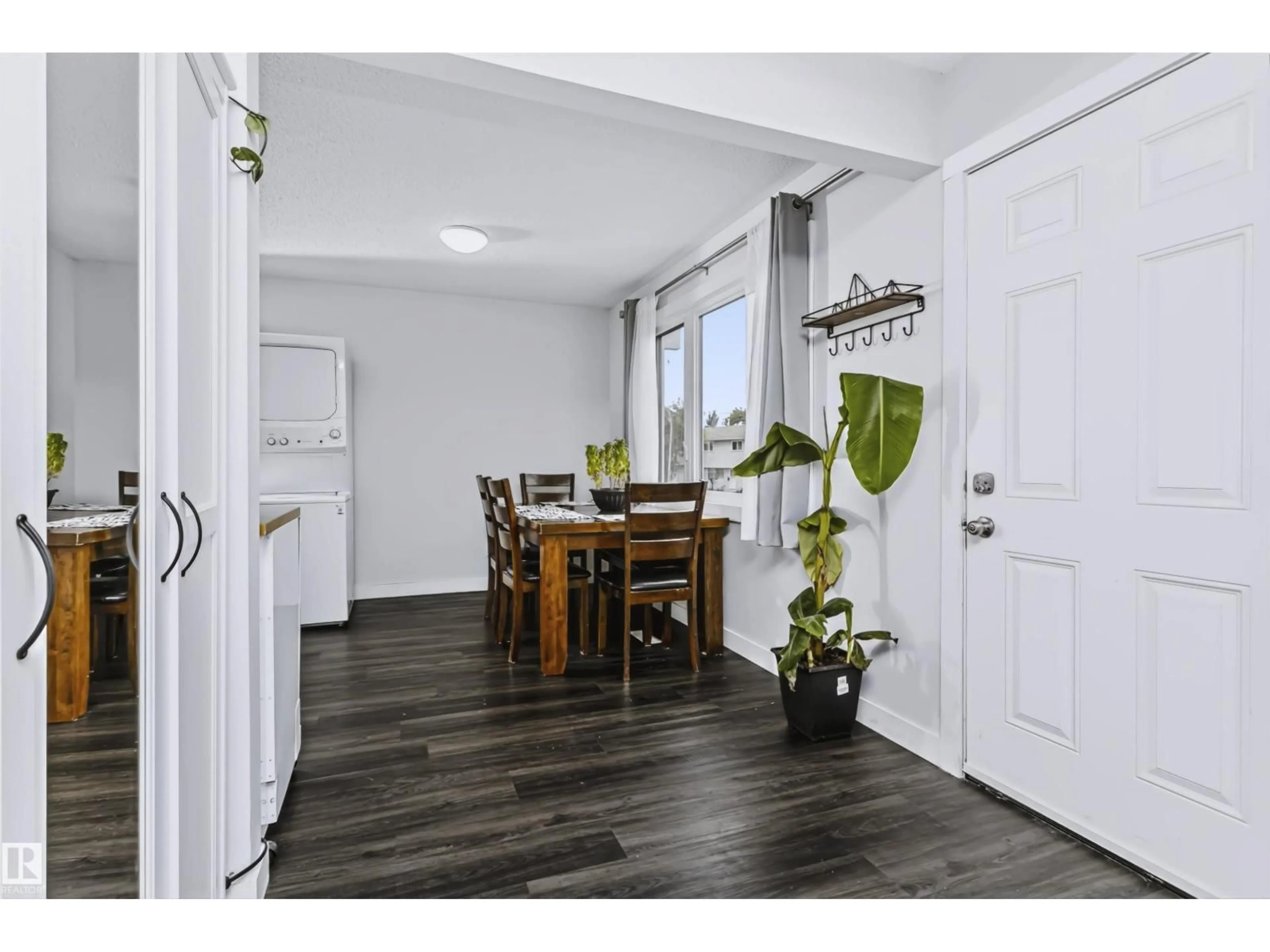 Indoor entryway for 11624 152 AV, Edmonton Alberta T5X1C7