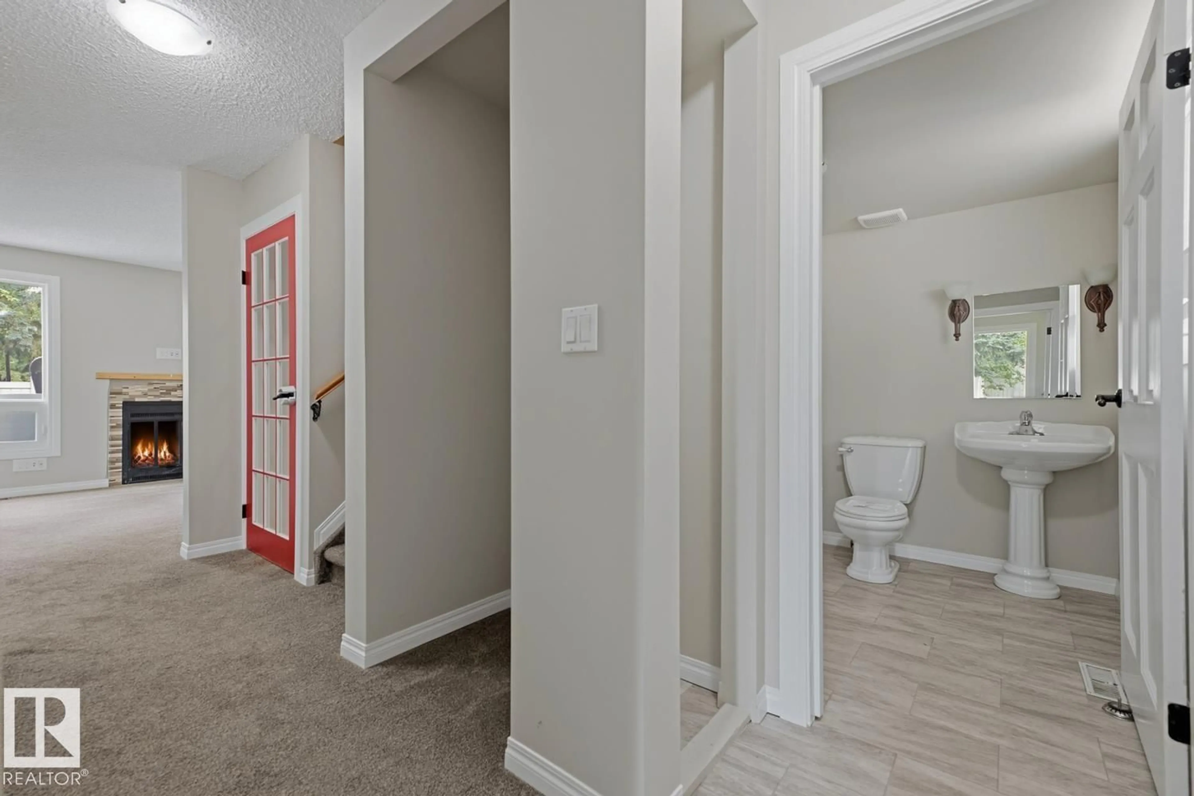 Indoor entryway for 10621 BEAUMARIS RD, Edmonton Alberta T5X5J5