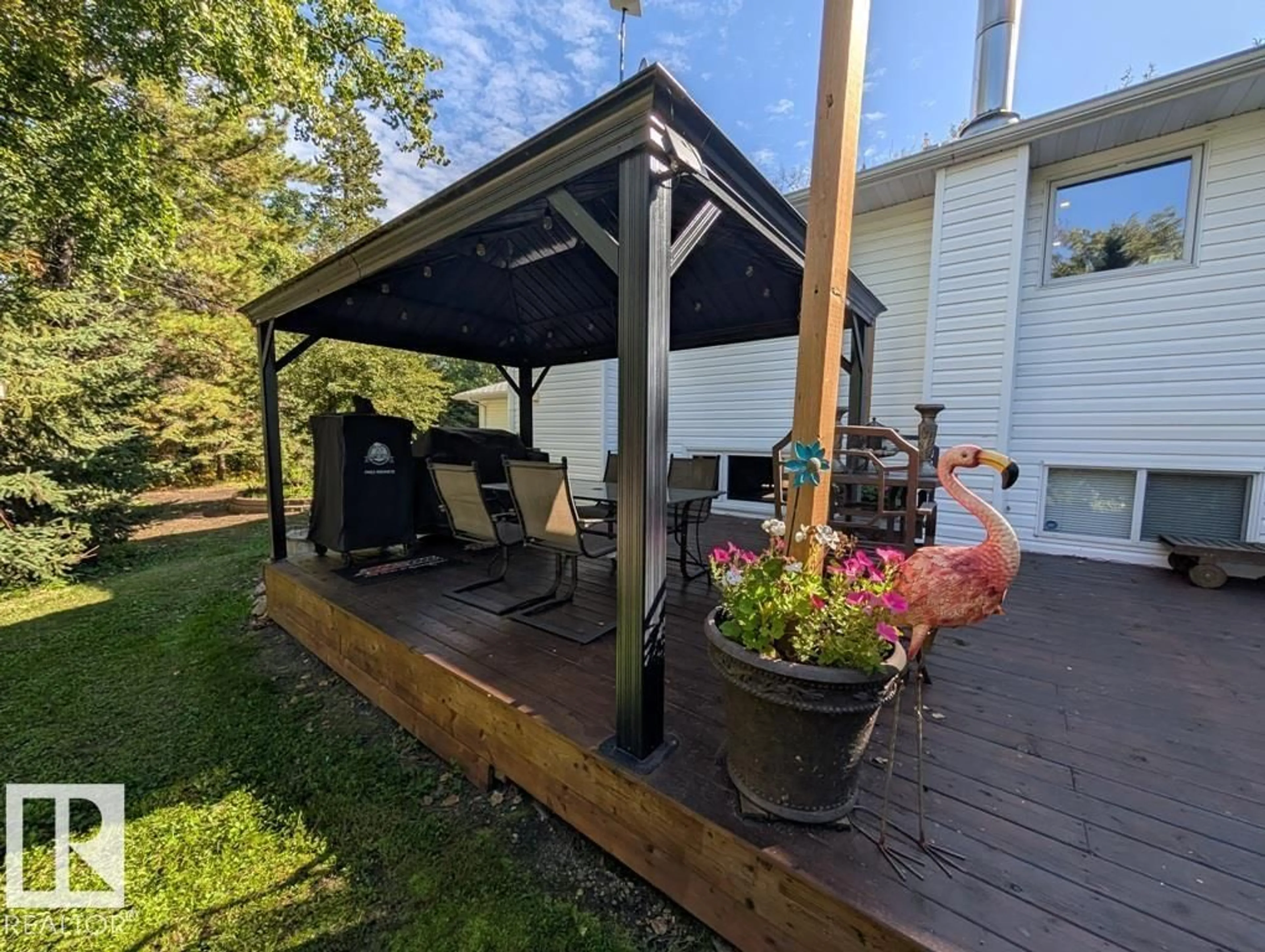 Patio, unknown for 53347 RGE ROAD 215 HWY 830, Rural Strathcona County Alberta T8E2B2