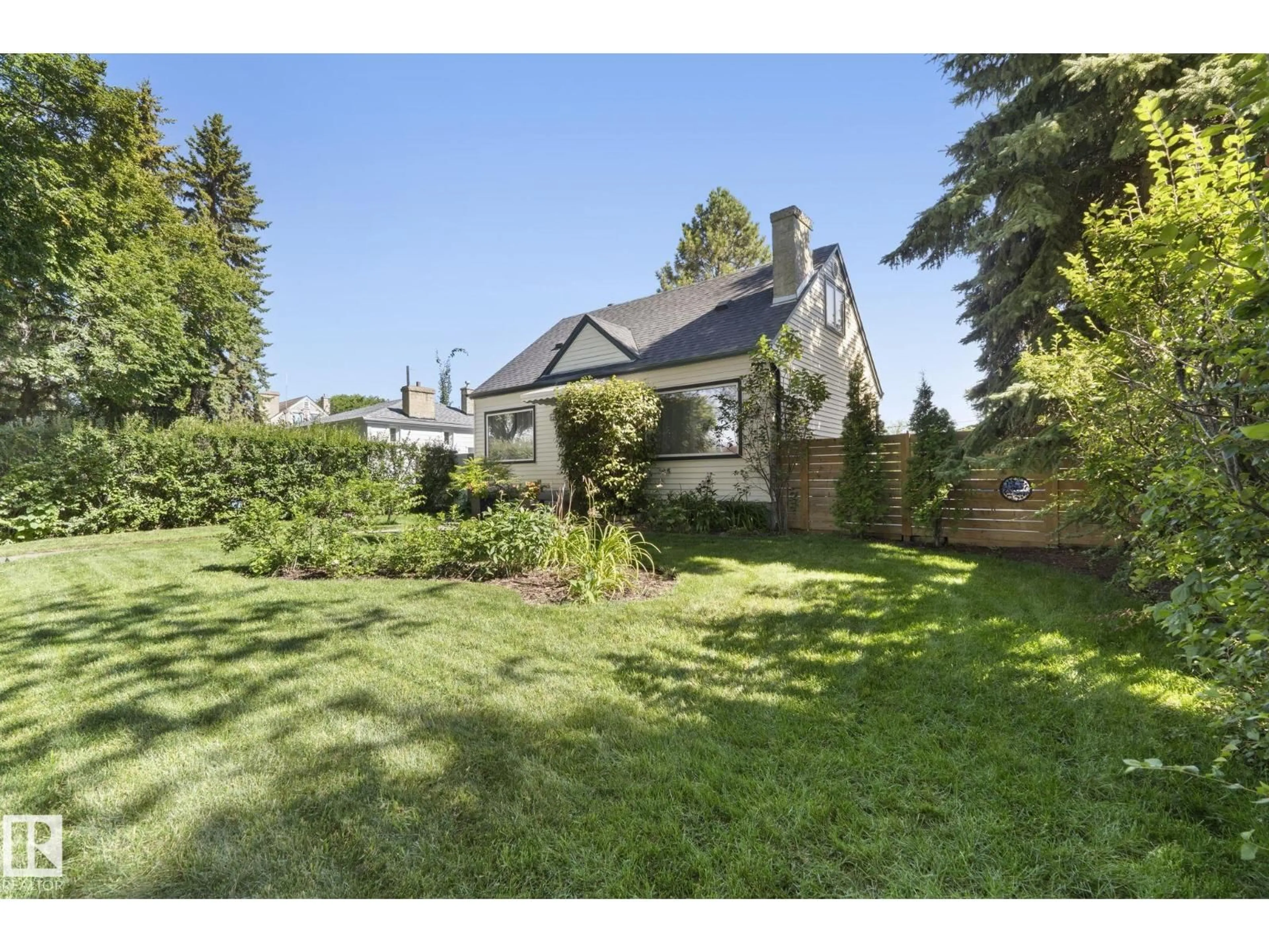 A pic from outside/outdoor area/front of a property/back of a property/a pic from drone, street for 11331 60 ST NW, Edmonton Alberta T5W3Z2
