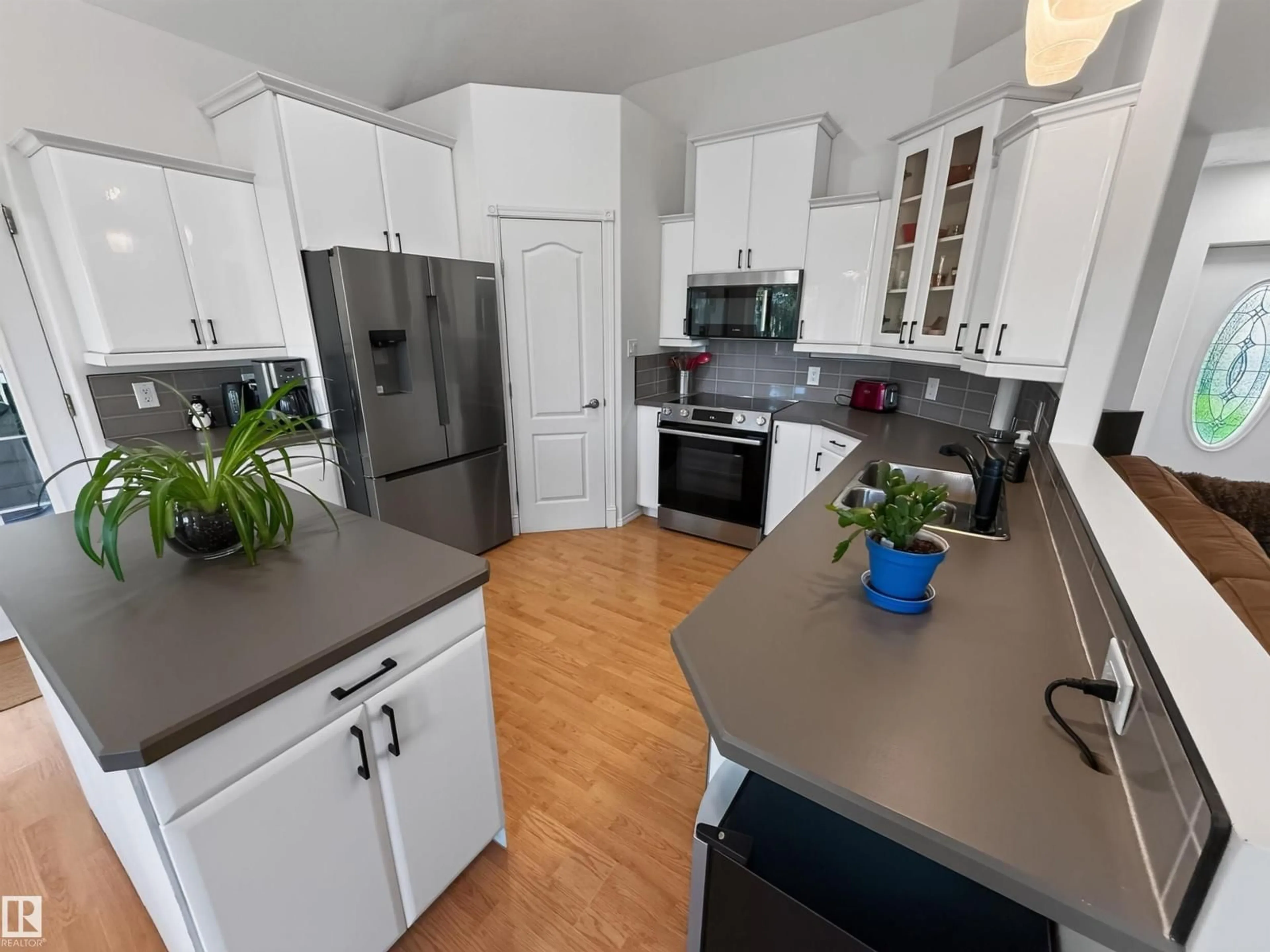 Open concept kitchen, unknown for 225 BAYVIEW DR, Rural Parkland County Alberta T0E2K0