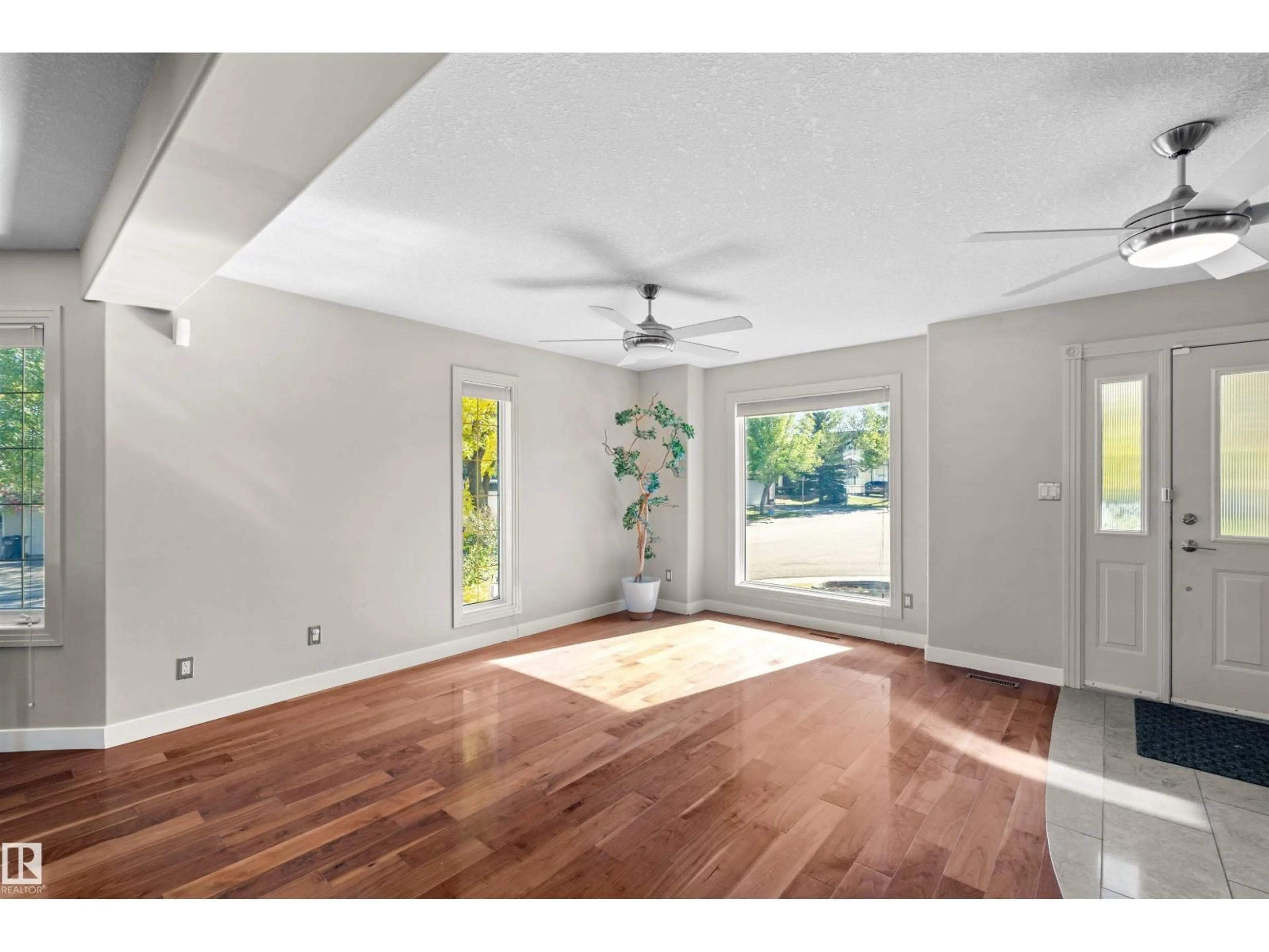 A pic of a room for 446 ORMSBY RD, Edmonton Alberta T5T6B1