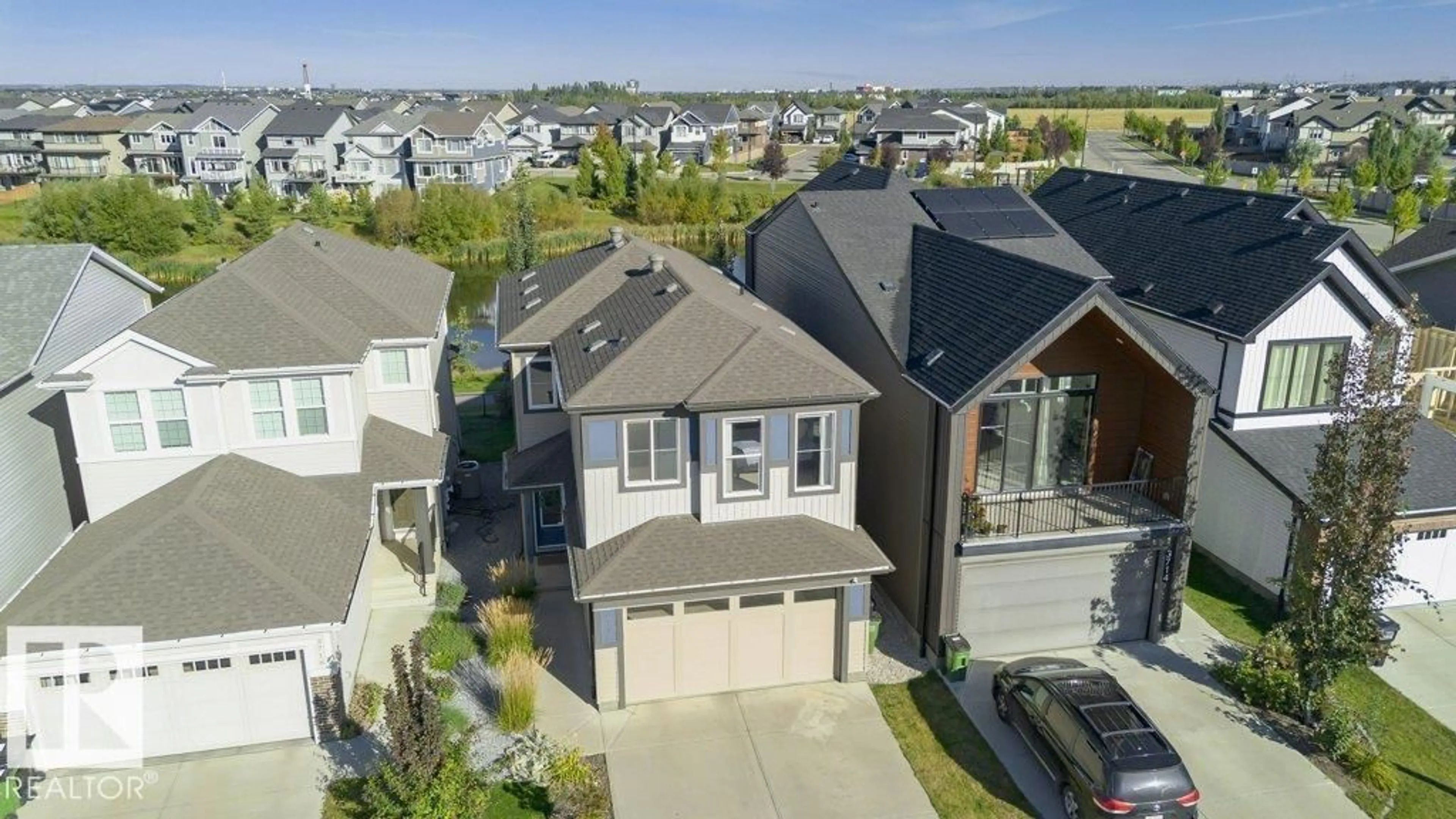 A pic from outside/outdoor area/front of a property/back of a property/a pic from drone, street for 3716 CROSS LANDING SW, Edmonton Alberta T6W4M8