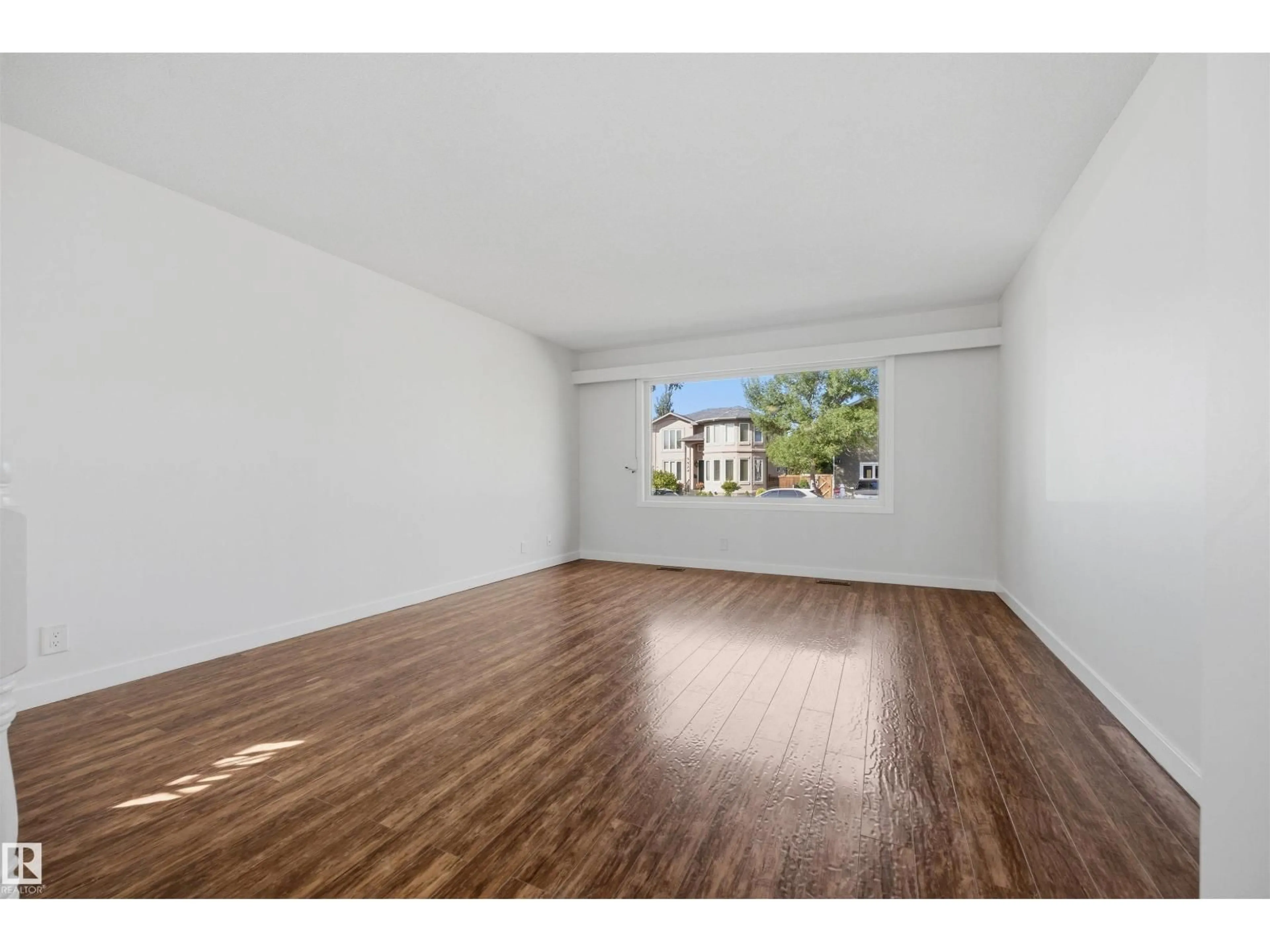 A pic of a room for NW - 9823 151 ST, Edmonton Alberta T5P1S9