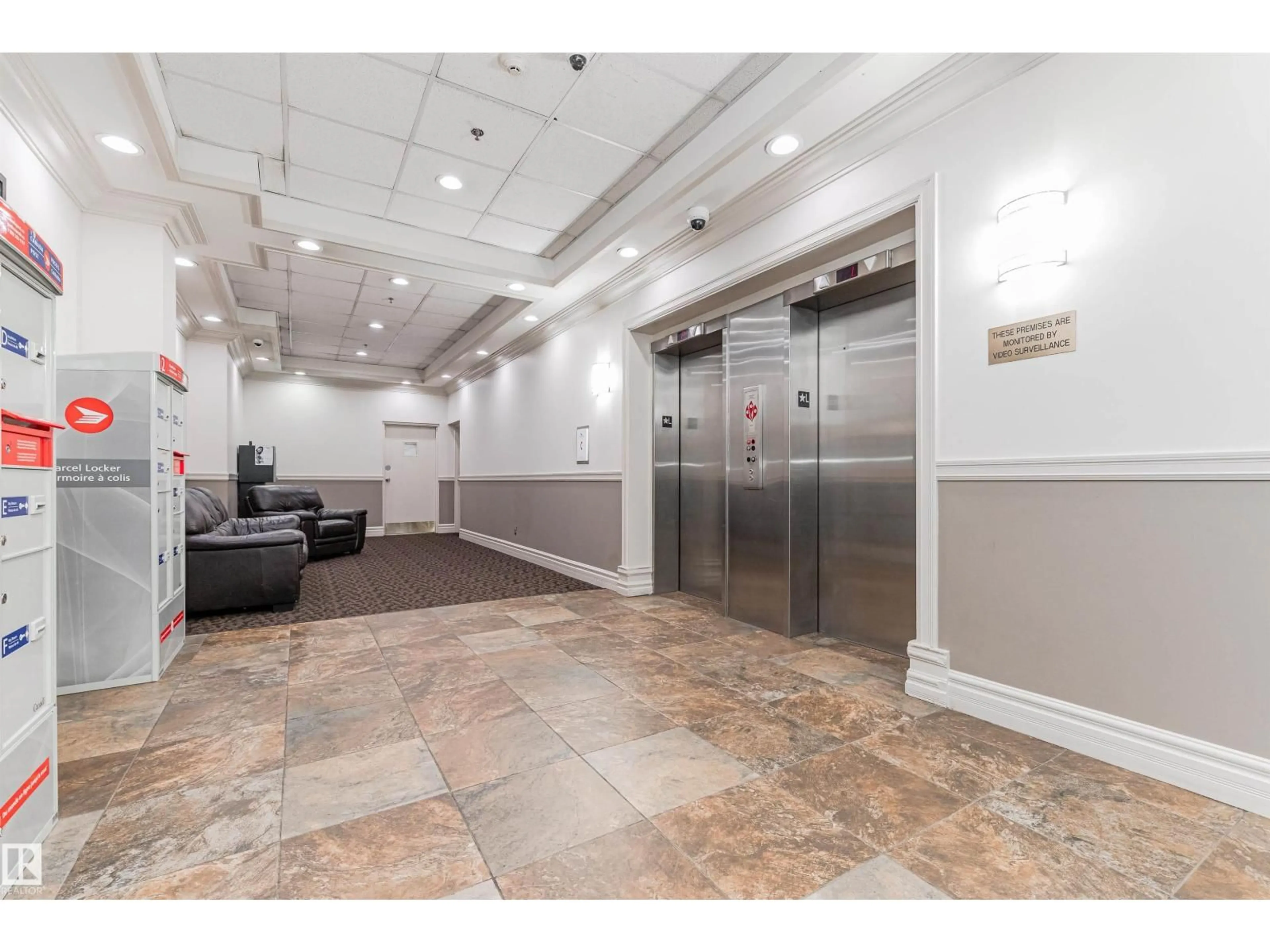 Indoor foyer for 10160 - 815 114 ST NW, Edmonton Alberta T5K2L2