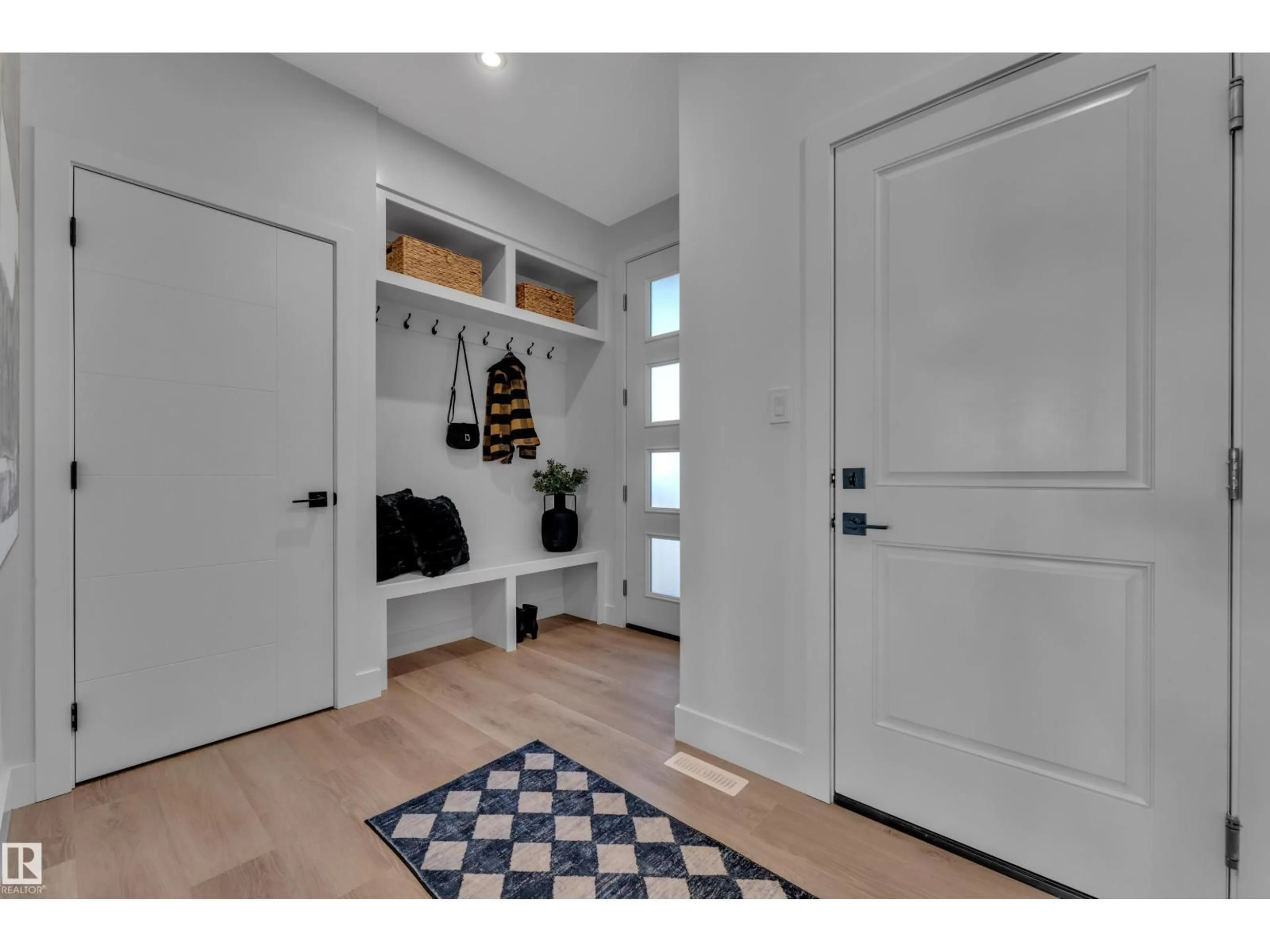 Indoor entryway for 10 RAVENSHIRE WYND, Sherwood Park Alberta T8B0G2