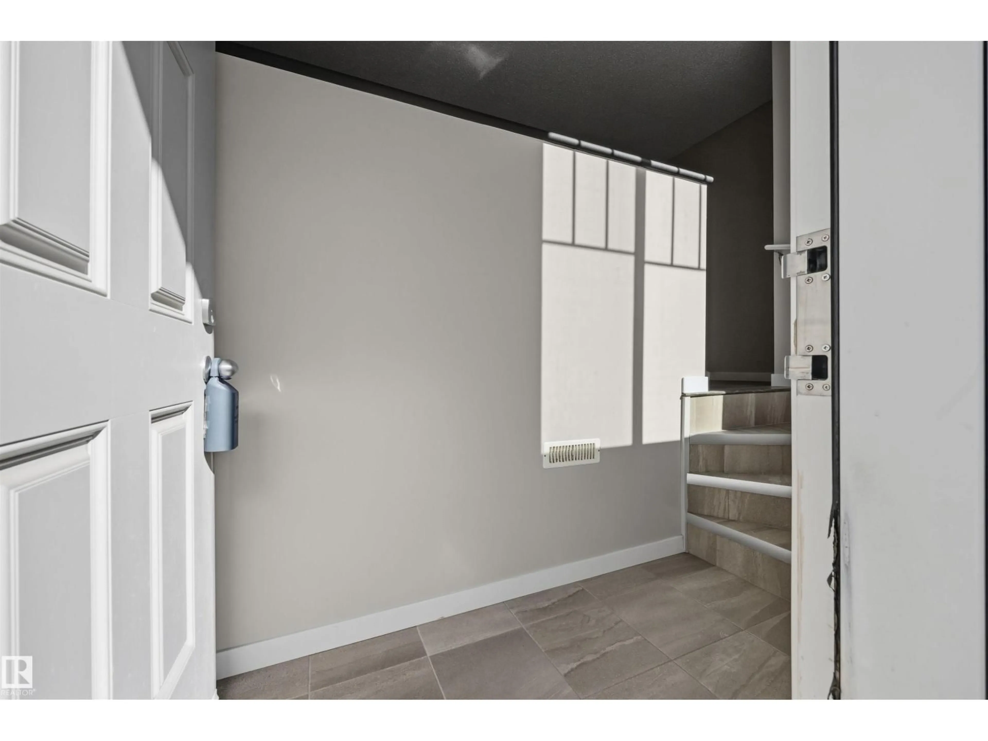 Indoor entryway for #43 - 3305 ORCHARDS LI, Edmonton Alberta T6X2H1