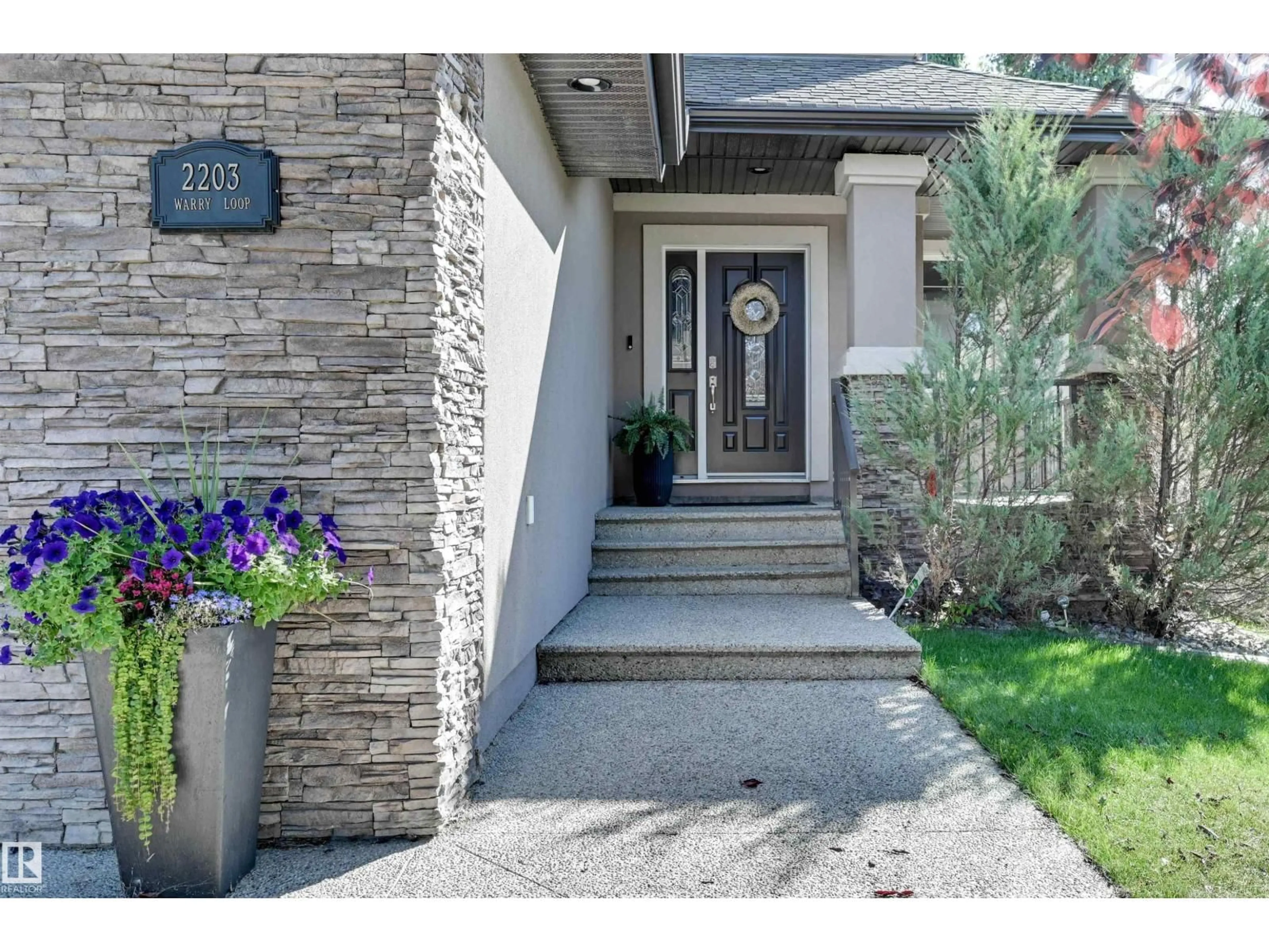 Indoor entryway for 2203 WARRY LO SW, Edmonton Alberta T6W0N8