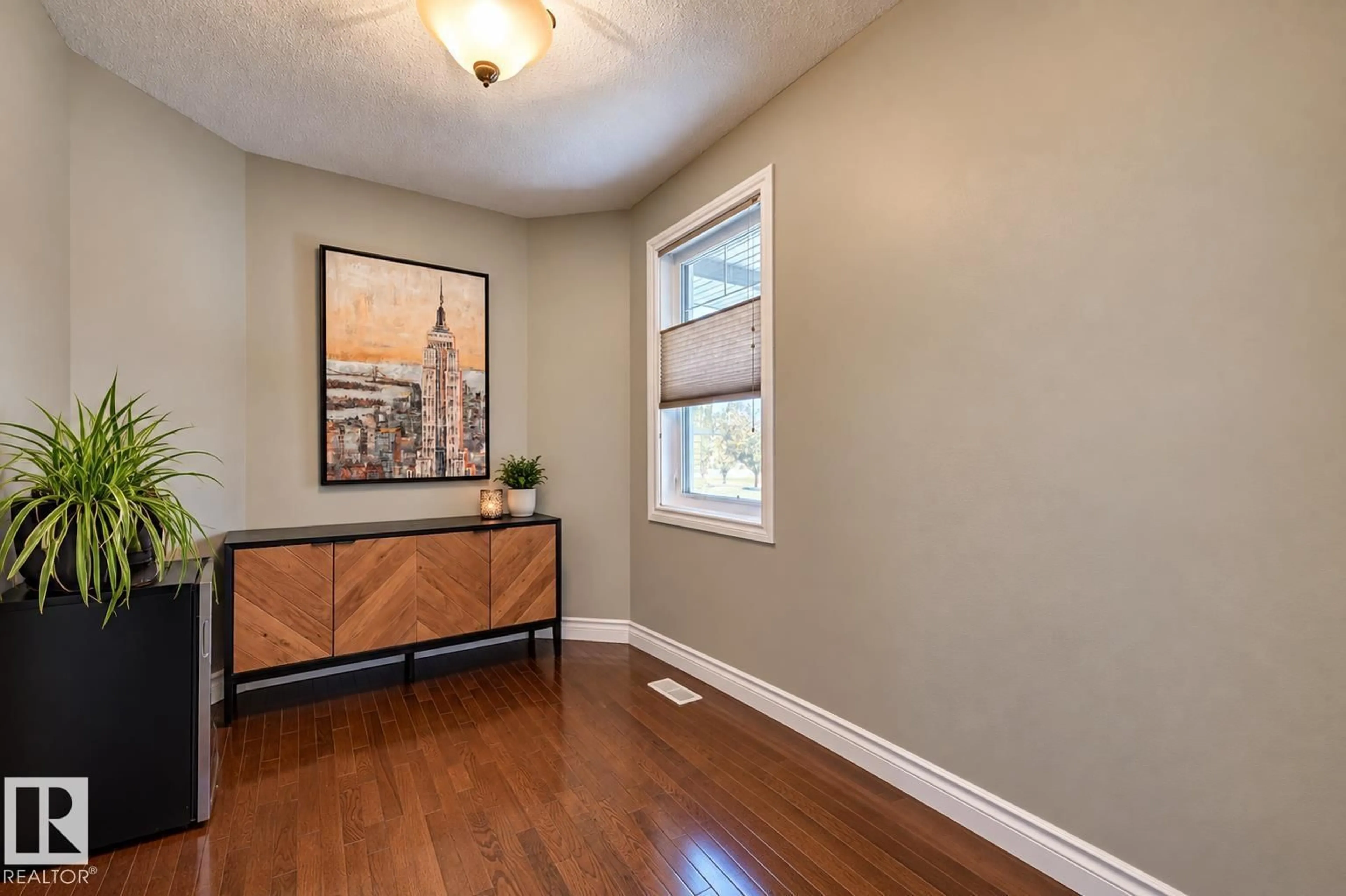 Indoor entryway for 2203 WARRY LO SW, Edmonton Alberta T6W0N8