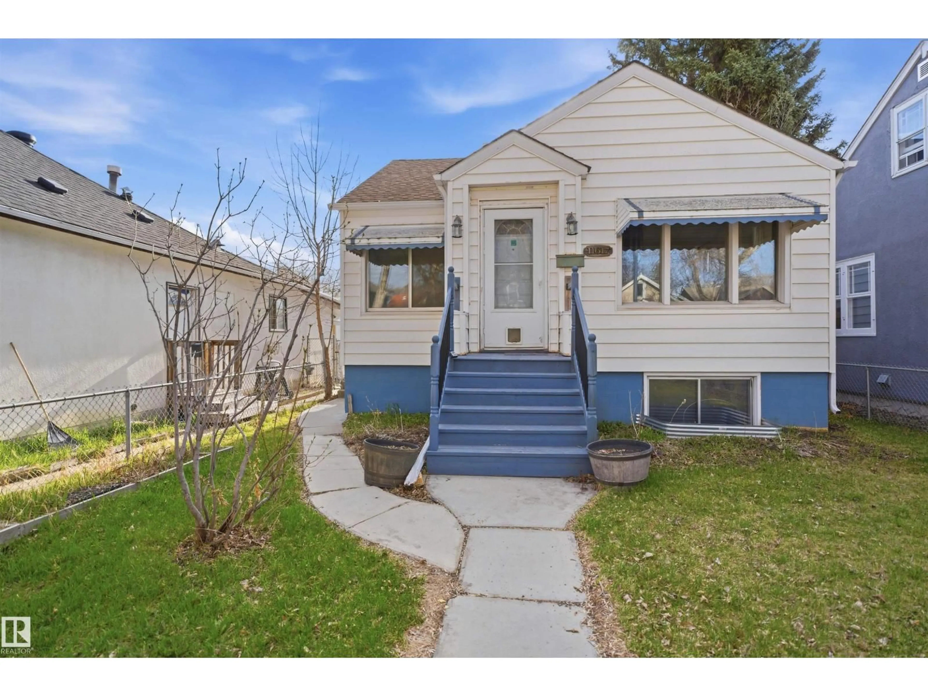 Home with vinyl exterior material, street for 11617 89 STREET, Edmonton Alberta T5B3V3