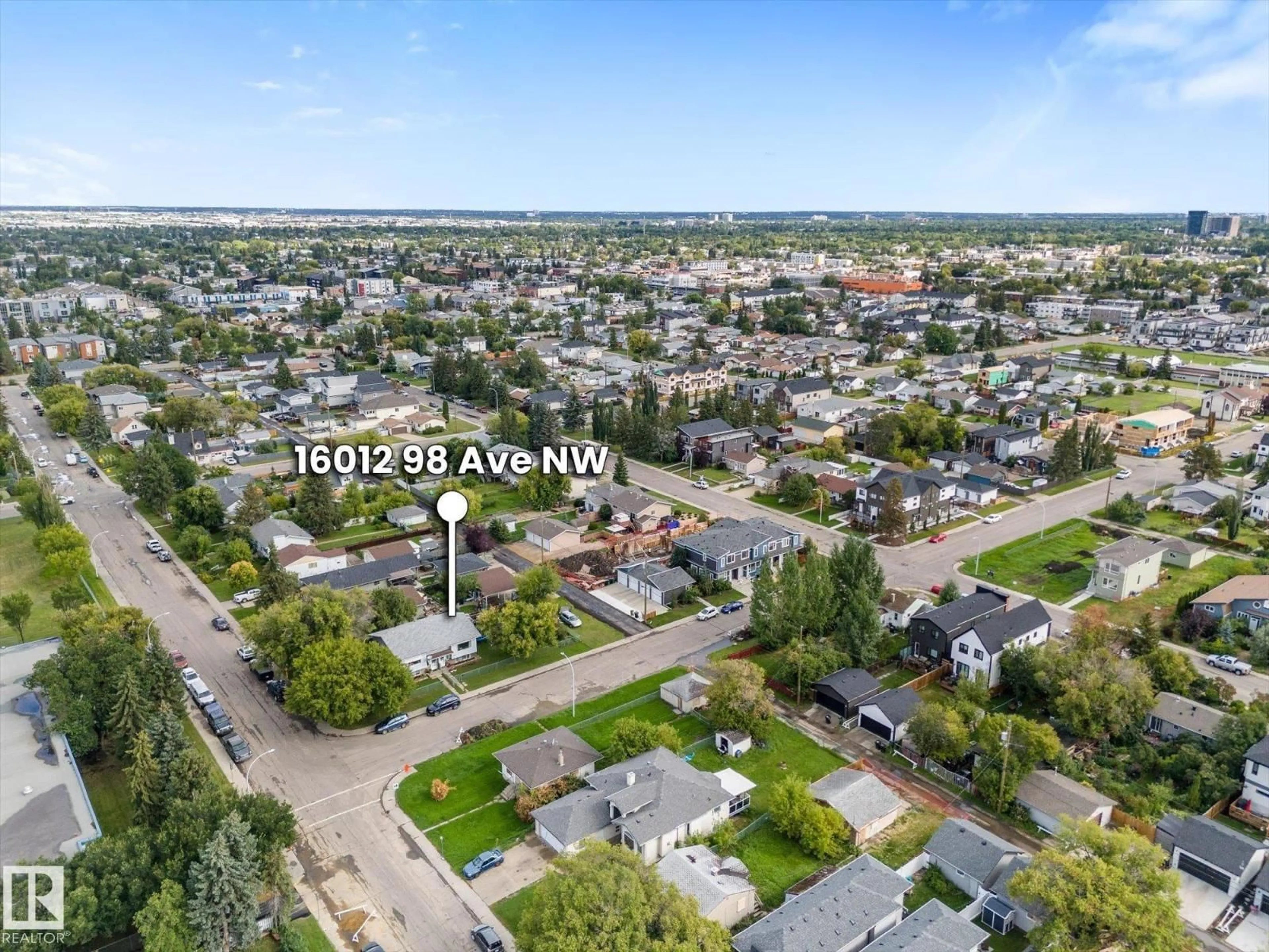 A pic from outside/outdoor area/front of a property/back of a property/a pic from drone, street for NW - 16012 98 AV, Edmonton Alberta T5P4W9
