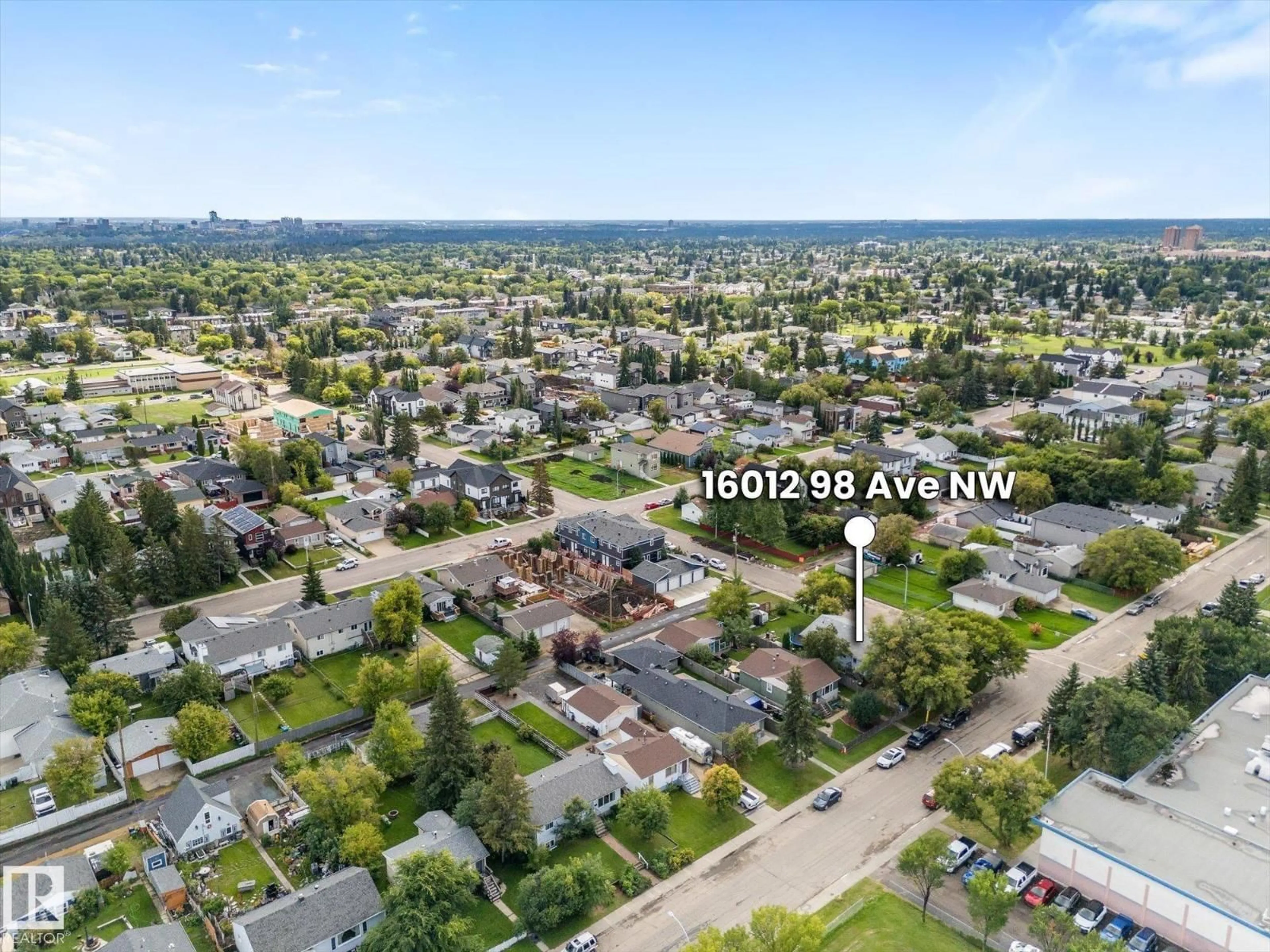 A pic from outside/outdoor area/front of a property/back of a property/a pic from drone, street for NW - 16012 98 AV, Edmonton Alberta T5P4W9