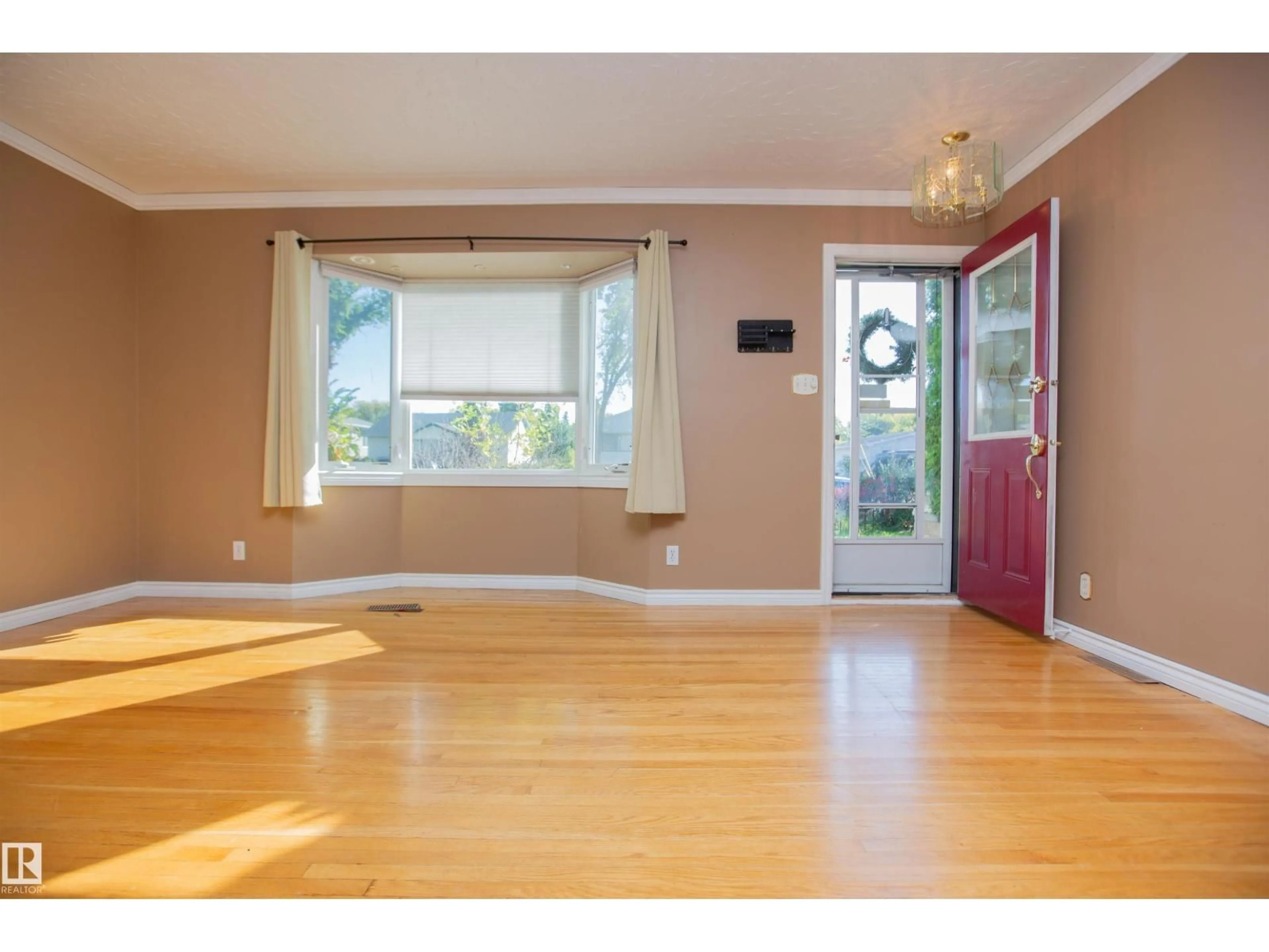 Indoor entryway for NW - 13032 120 ST, Edmonton Alberta T5E5N9