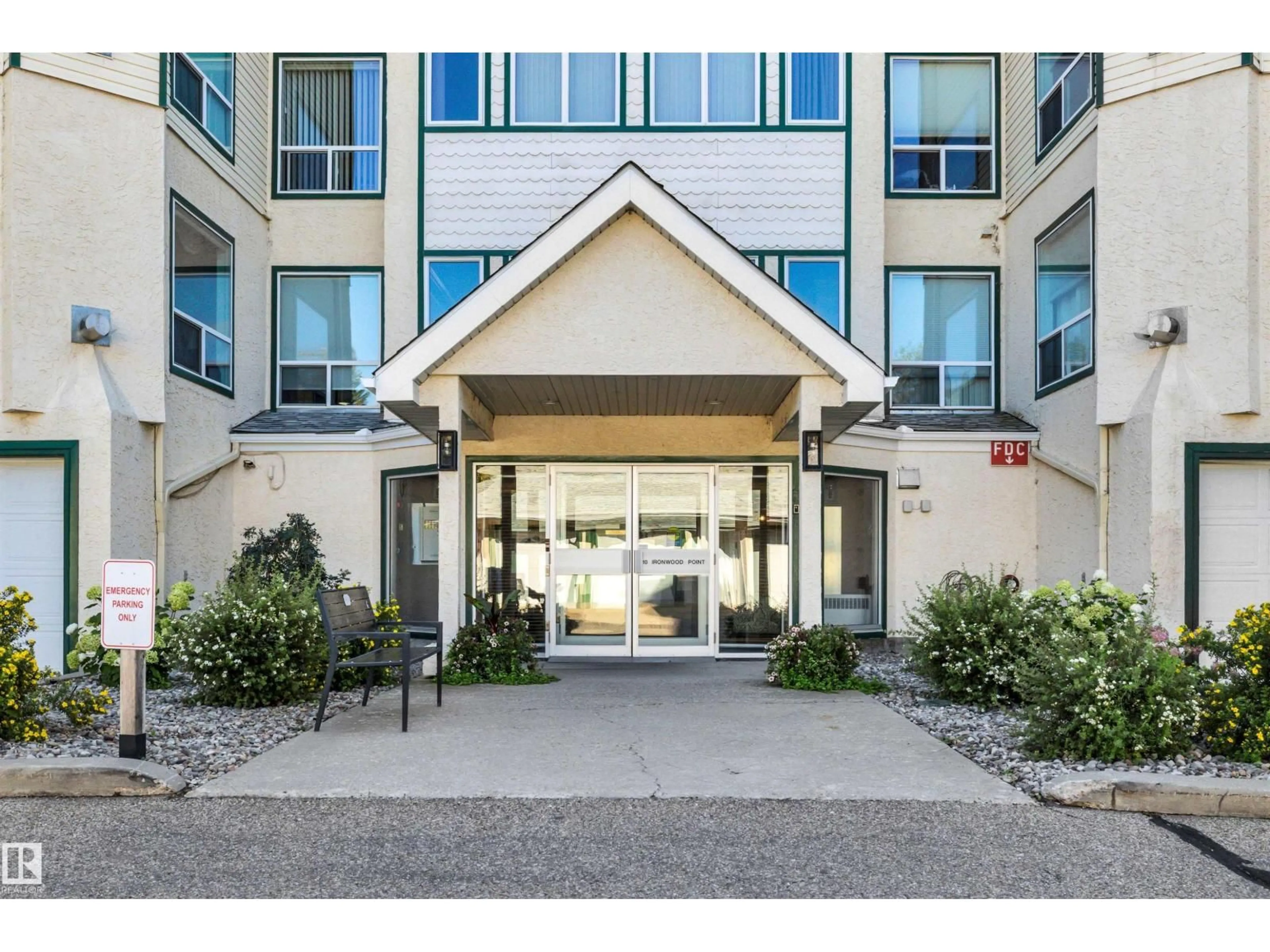 Indoor foyer for 303 IRONWOOD 10, St. Albert Alberta T8N6C7