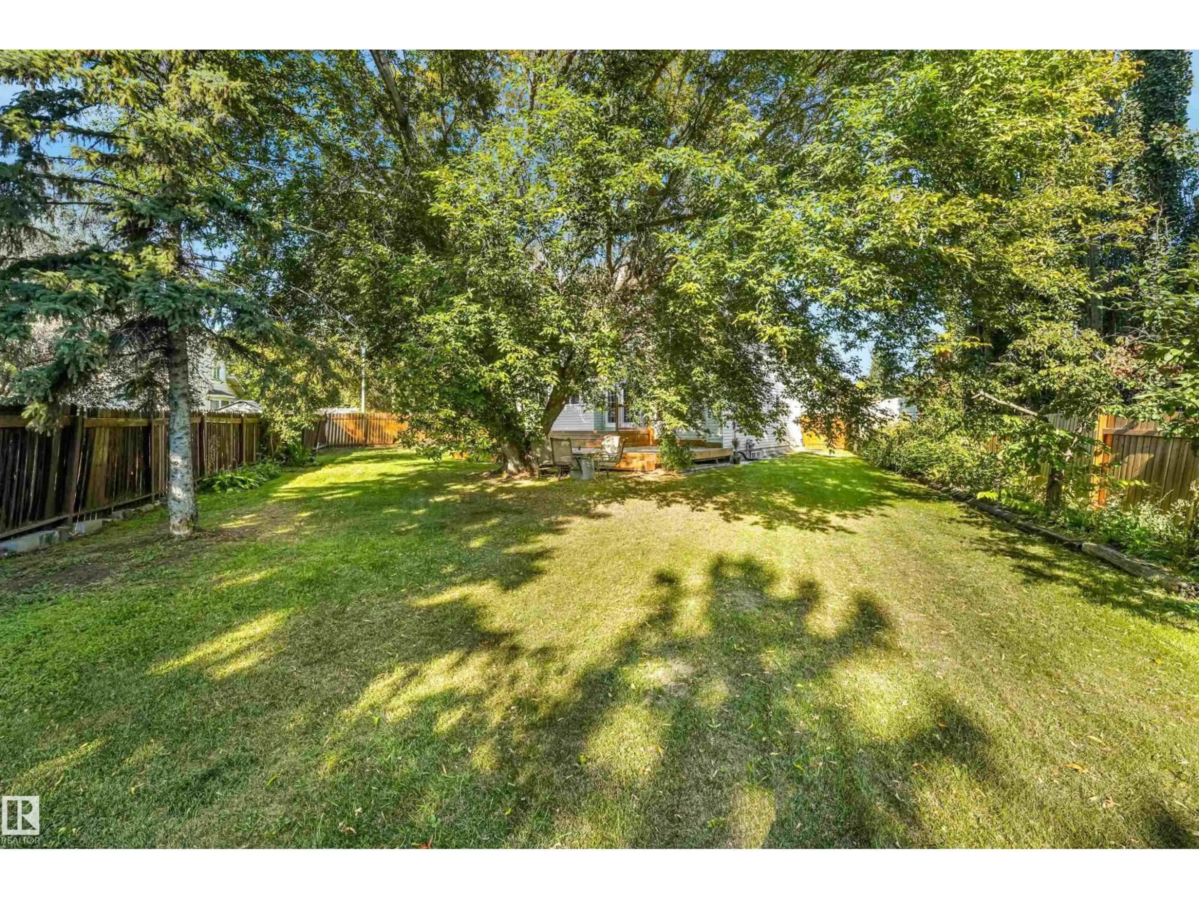 A pic from outside/outdoor area/front of a property/back of a property/a pic from drone, unknown for 18623 70 AV, Edmonton Alberta T5T3A6