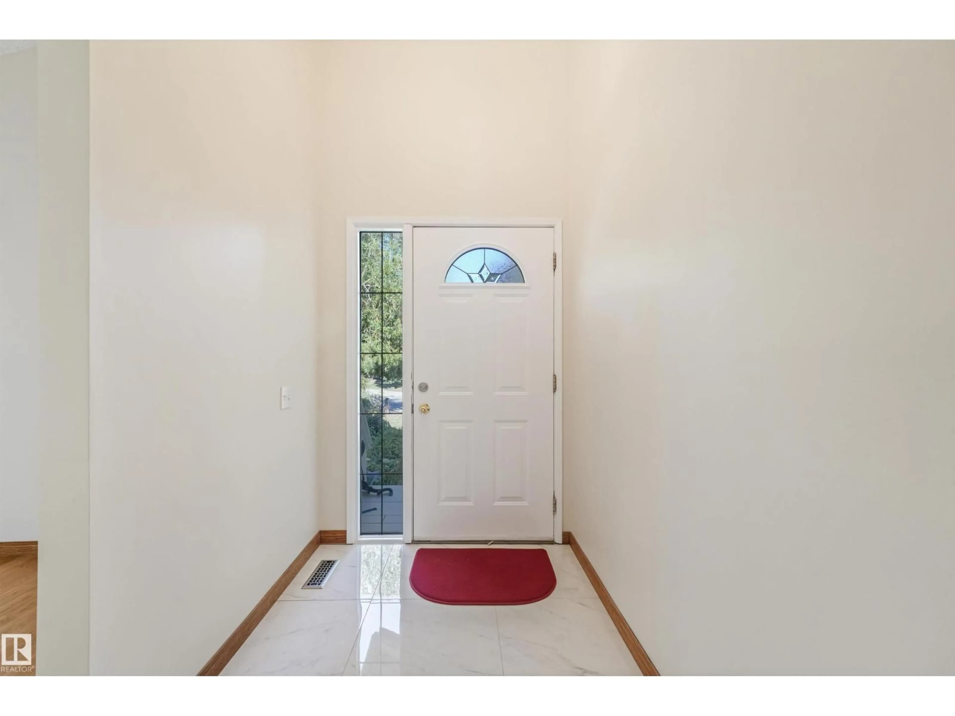 Indoor entryway for 18623 70 AV, Edmonton Alberta T5T3A6