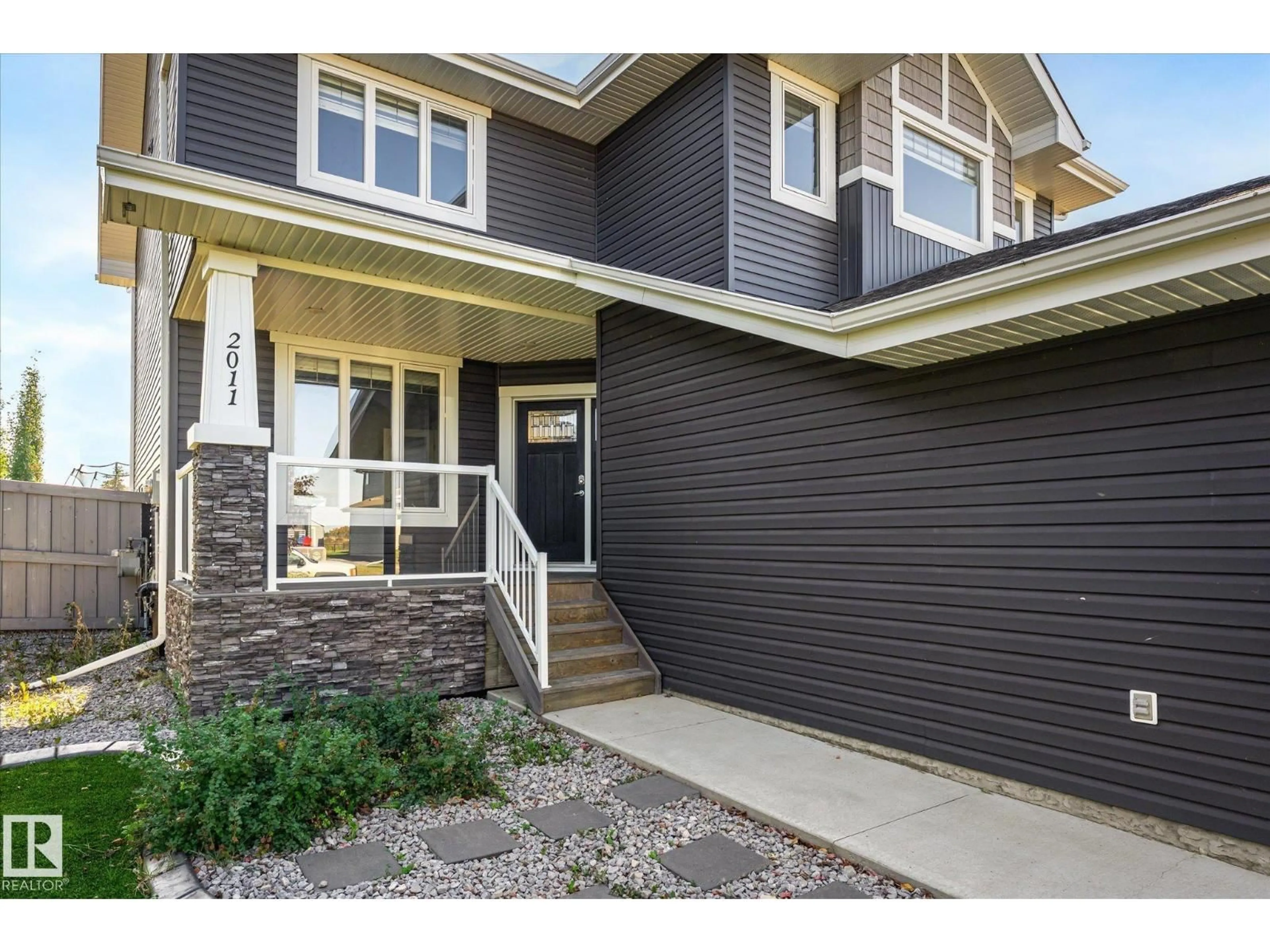 Home with vinyl exterior material, street for 2011 GENESIS LN, Stony Plain Alberta T7Z0K5