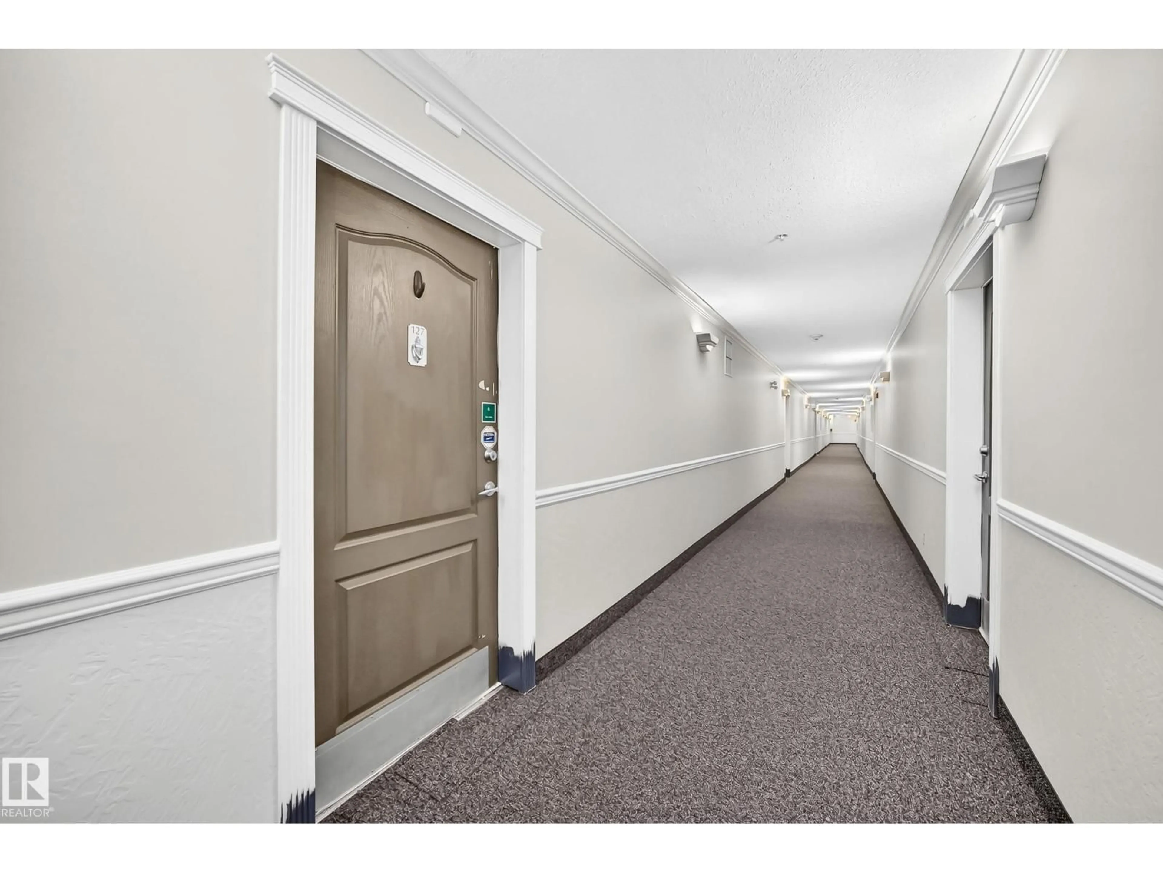 Indoor foyer for 127 HOOKE RD NW, Edmonton Alberta T5A5H2