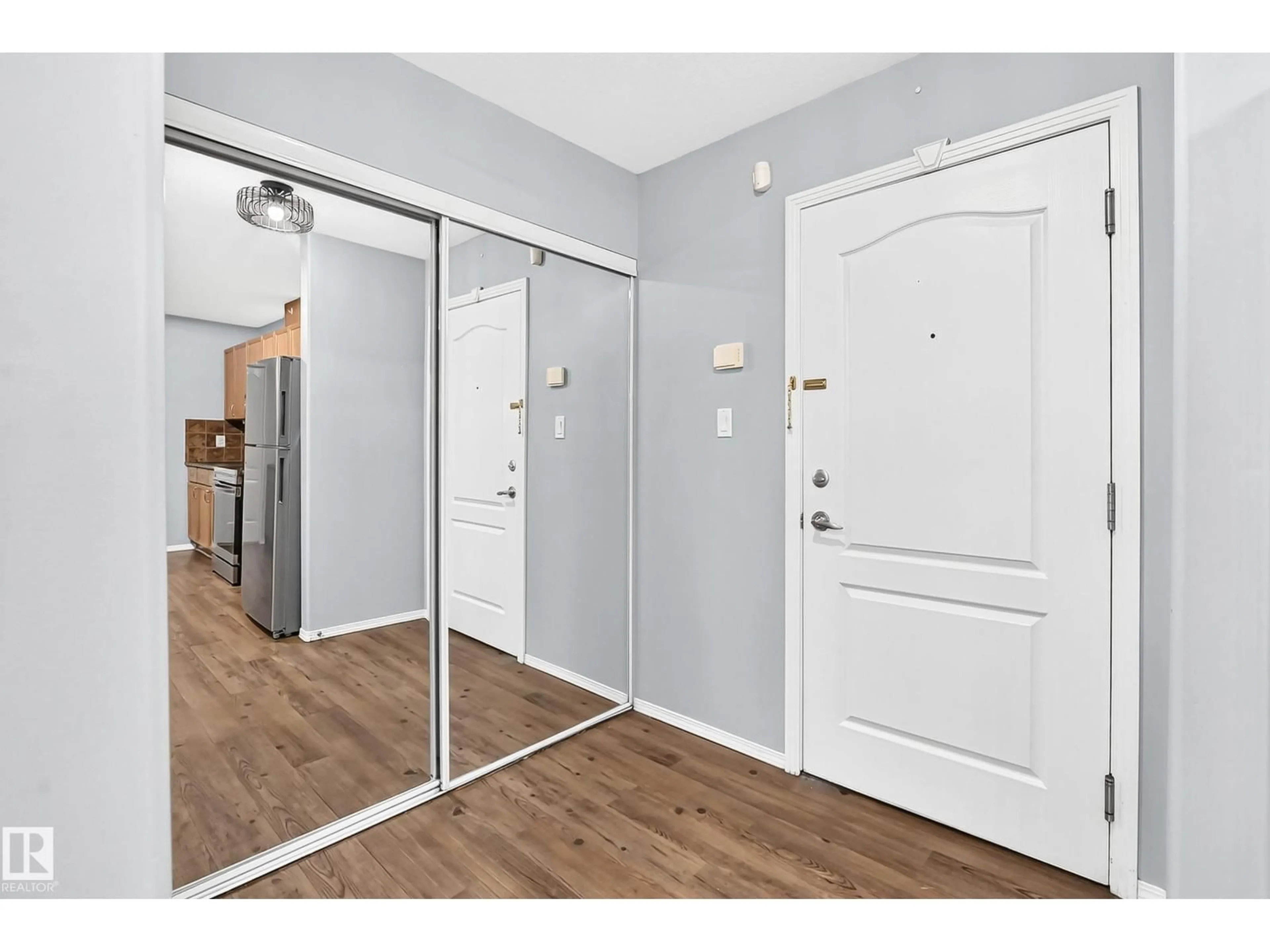 Indoor entryway for 127 HOOKE RD NW, Edmonton Alberta T5A5H2