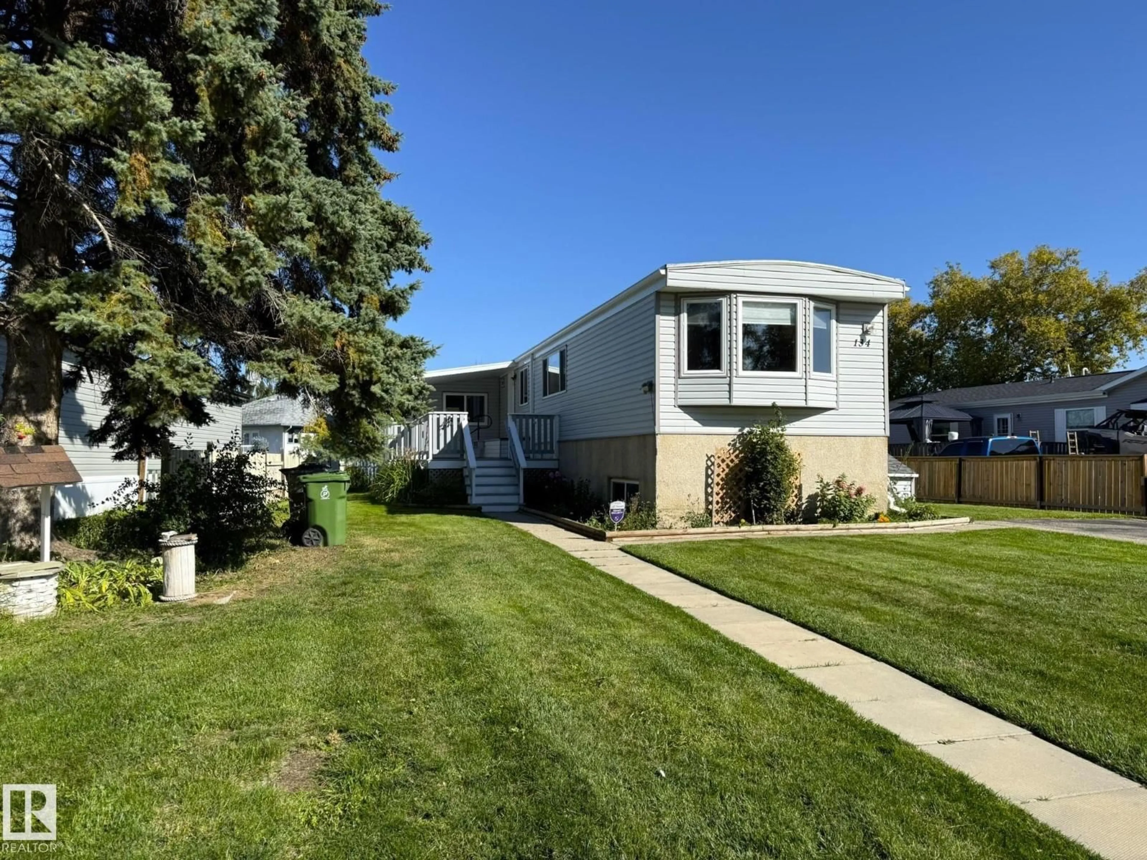 Home with vinyl exterior material, street for 134 WILLOW DR, Breton Alberta T0C0P0
