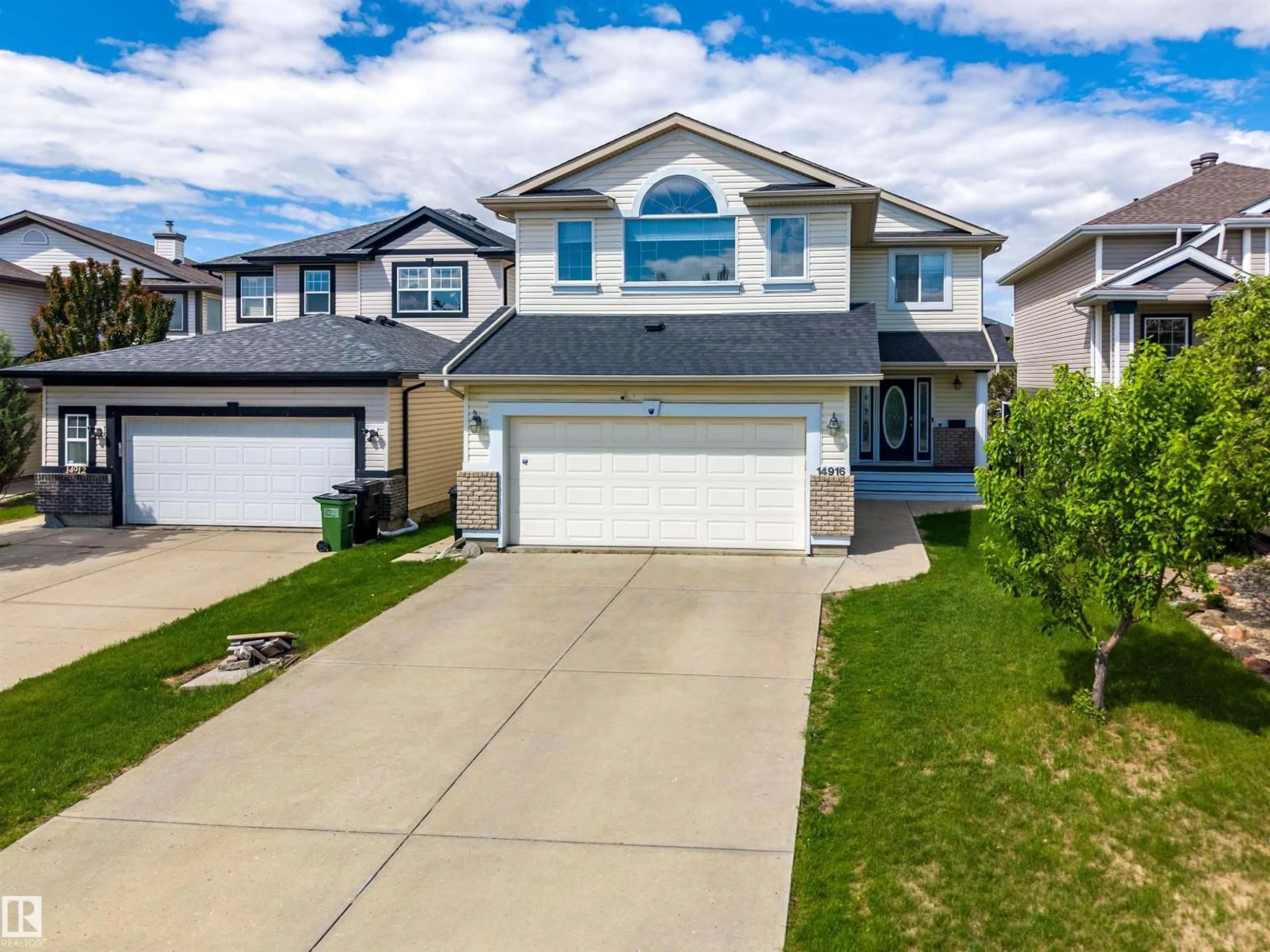 Home with vinyl exterior material, street for NW - 14916 136 ST, Edmonton Alberta T6V1M3