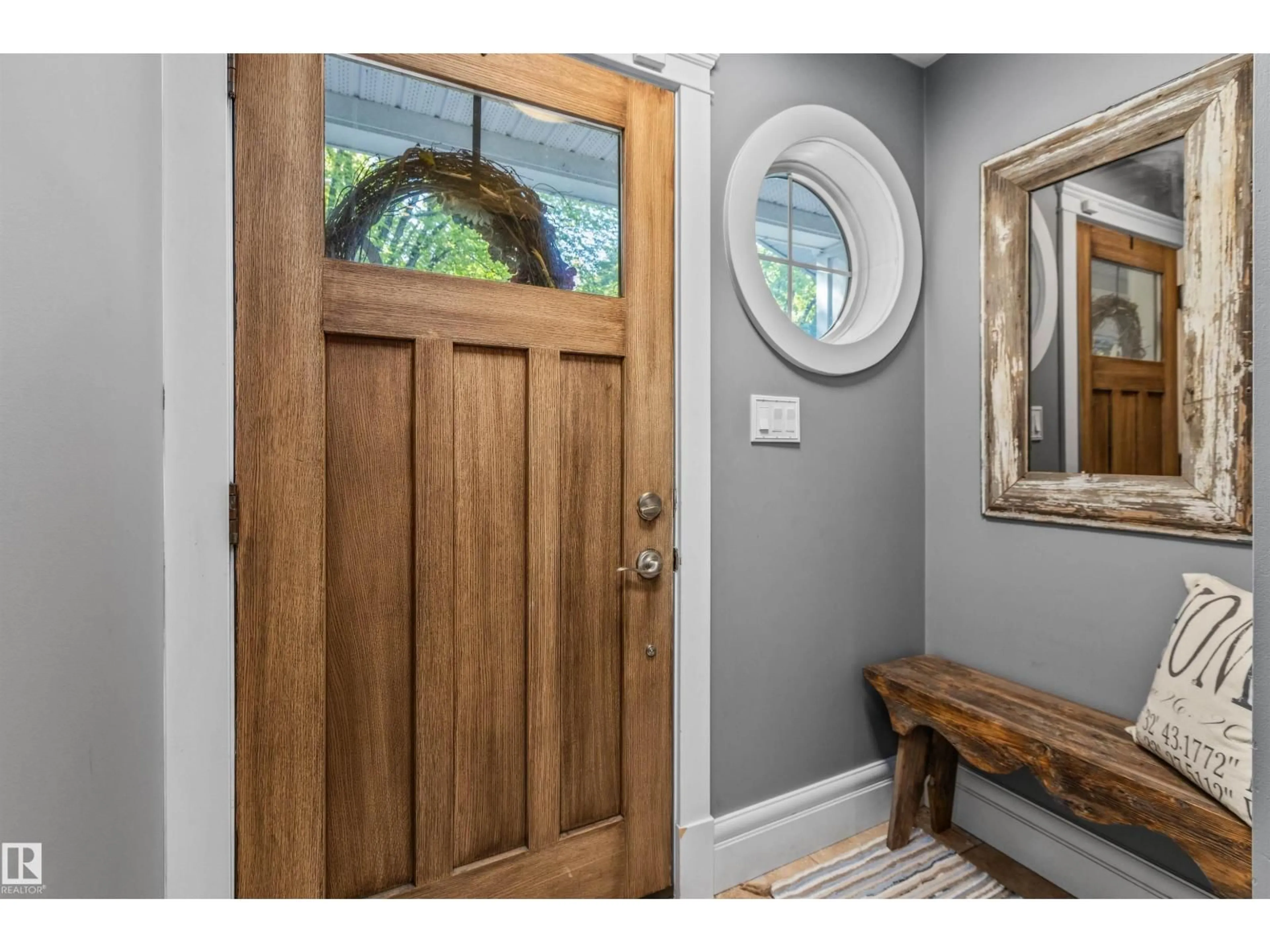 Indoor entryway for 10321 137 ST, Edmonton Alberta T5N2H2