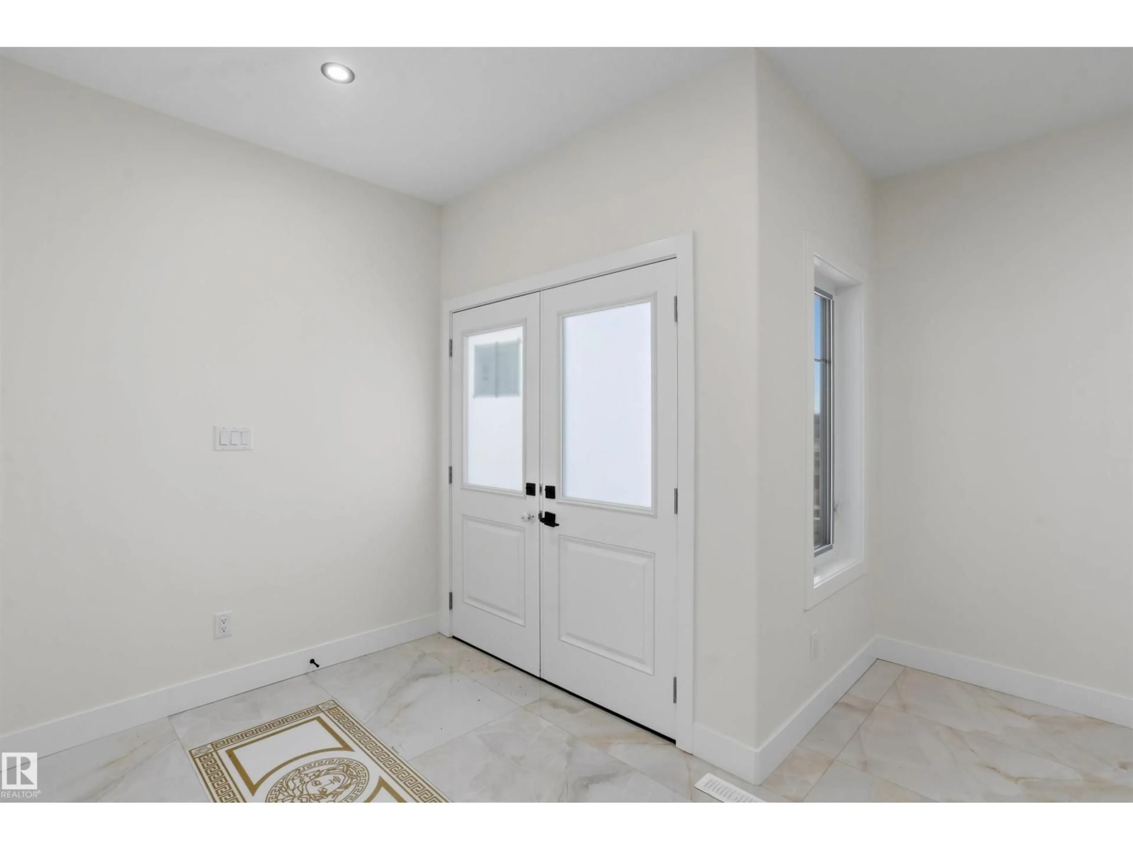 Indoor entryway for 2310 6A AV, Edmonton Alberta T6X3P4