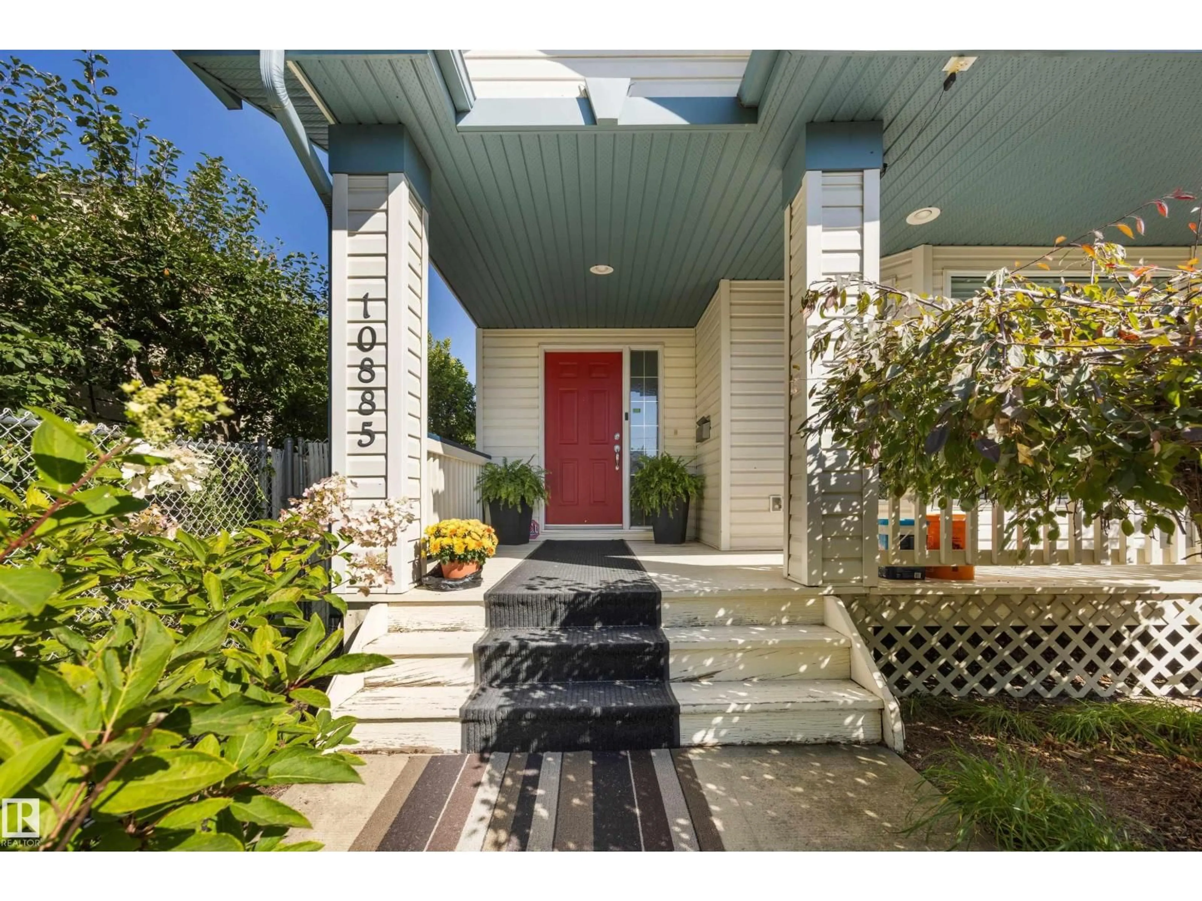 Indoor entryway for 10885 75 ST, Edmonton Alberta T5B2B1