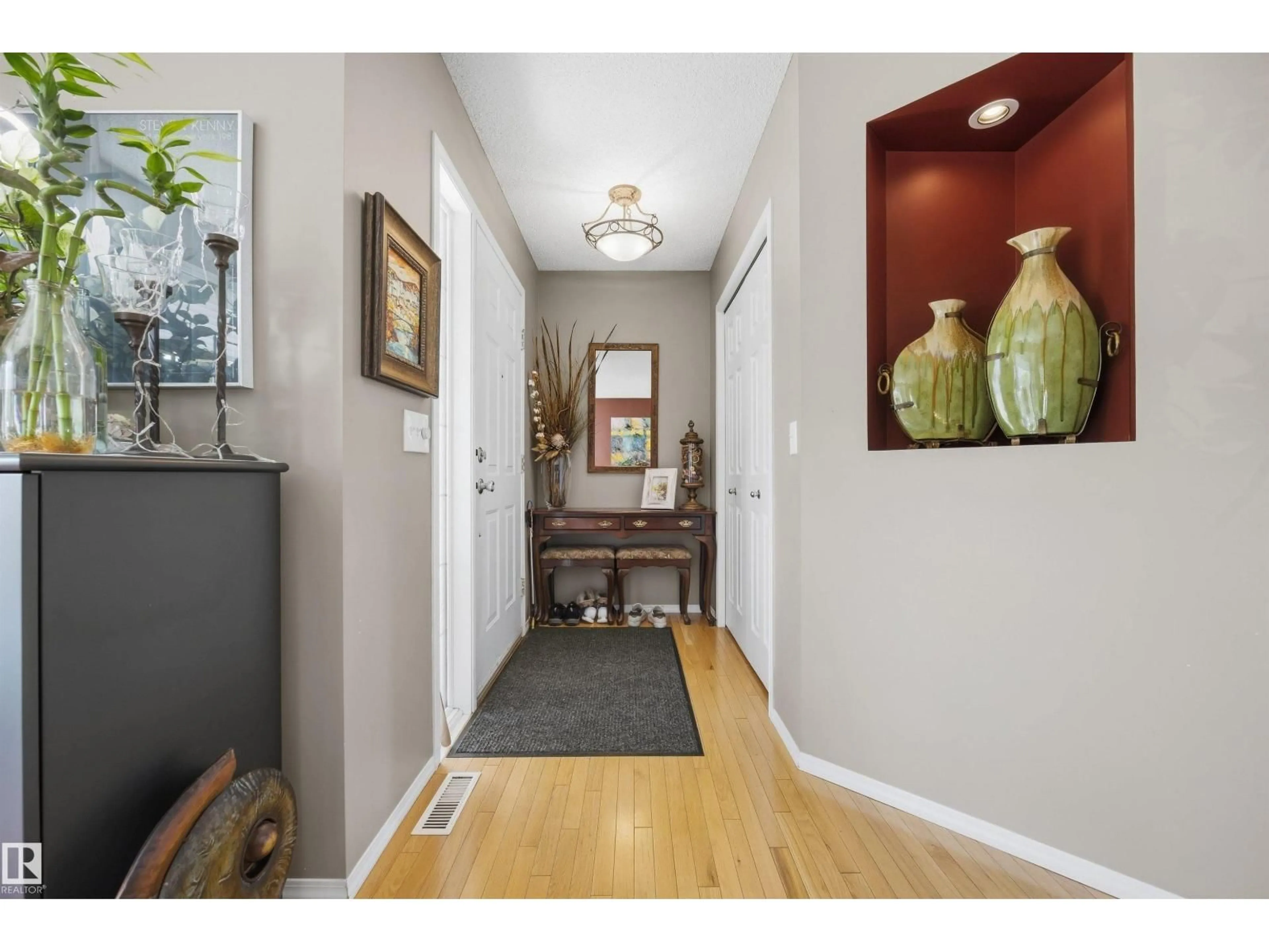 Indoor entryway for 10885 75 ST, Edmonton Alberta T5B2B1