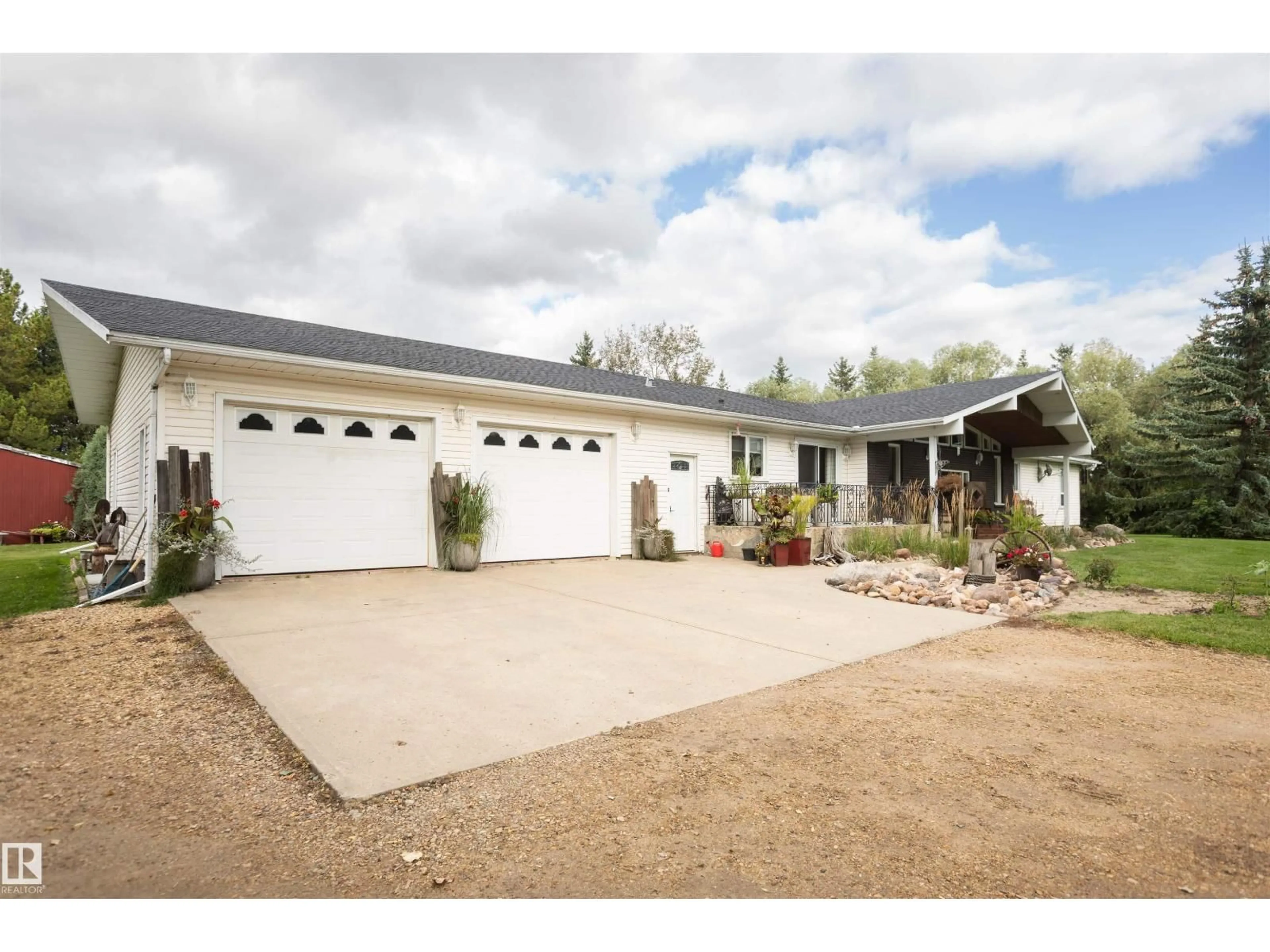 Home with vinyl exterior material, street for 26312 TWP 604, Rural Westlock County Alberta T7P2P7
