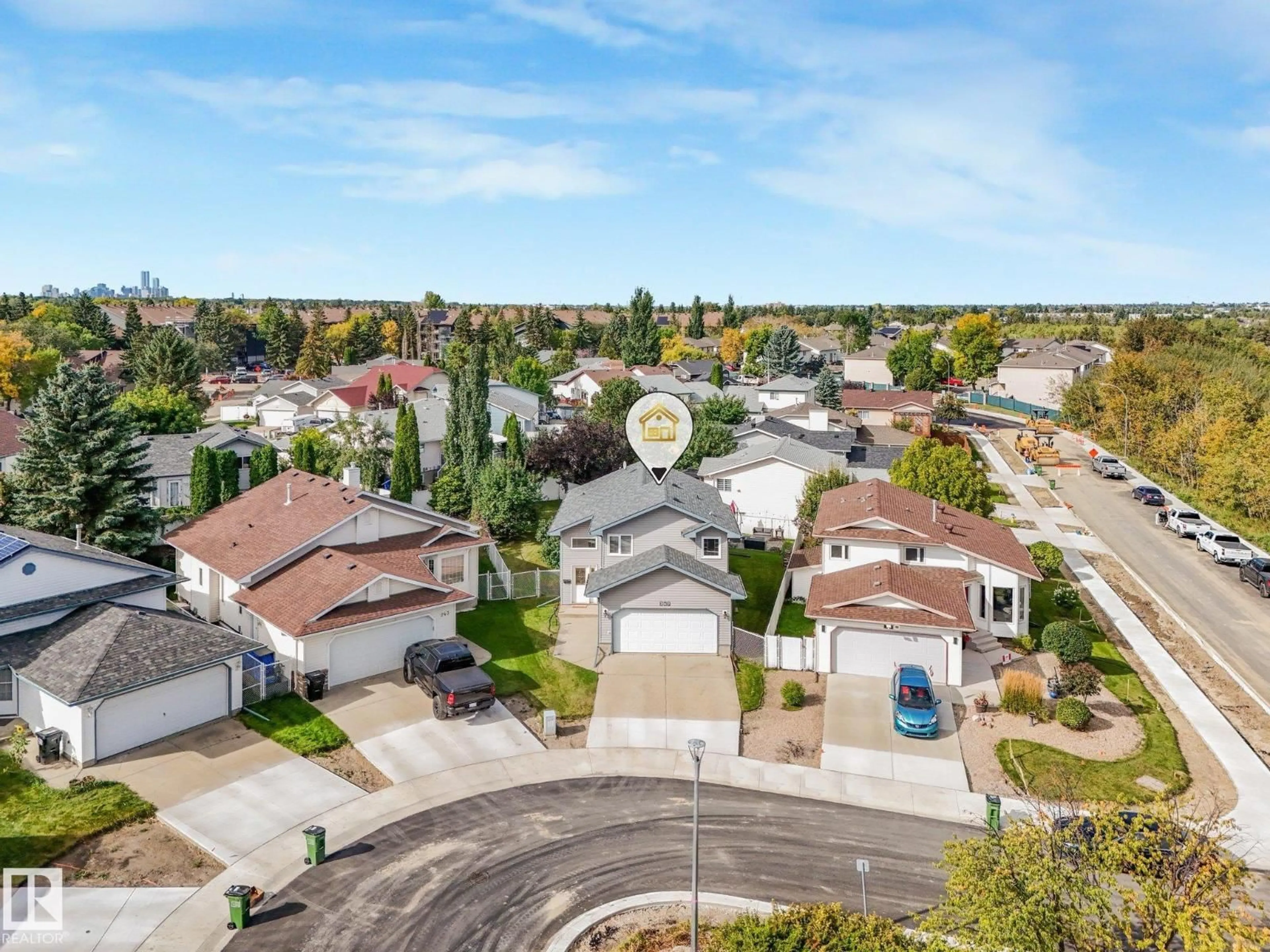 A pic from outside/outdoor area/front of a property/back of a property/a pic from drone, street for 247 HOOPER CR, Edmonton Alberta T5A4Z1