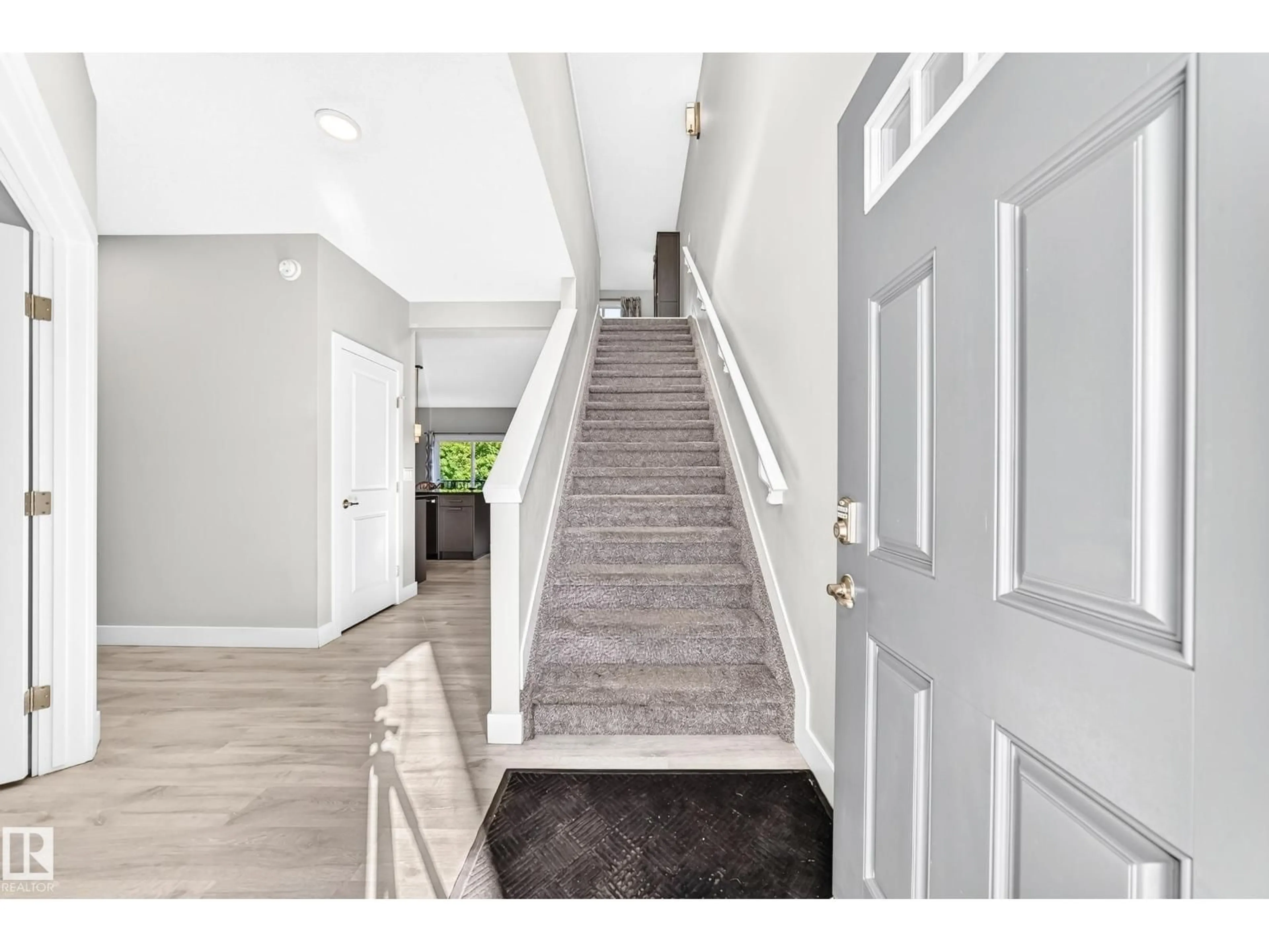Indoor entryway for 247 ANNANDALE CR, Sherwood Park Alberta T8H1B3
