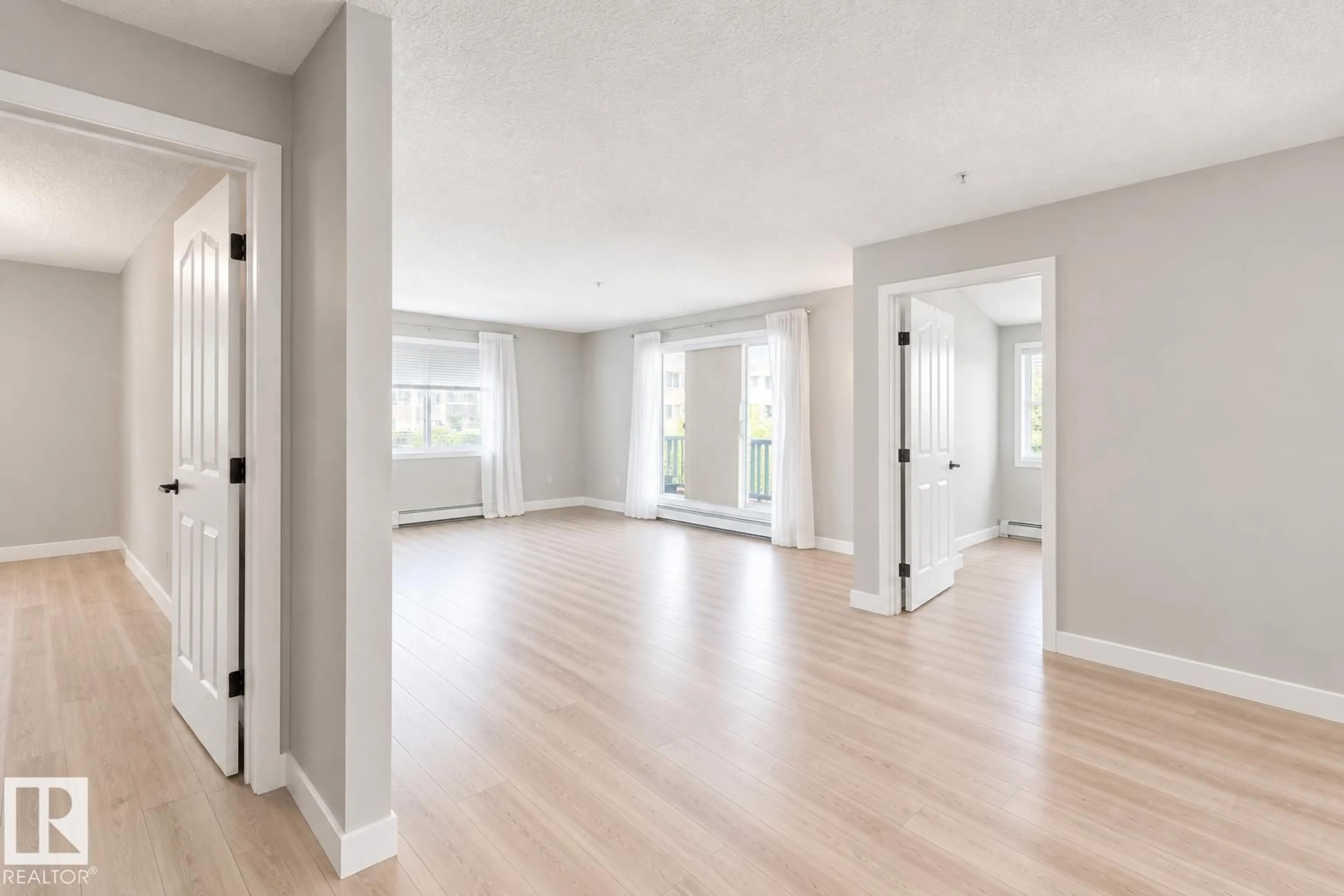 Unknown for 329 17447 98A AV NW, Edmonton Alberta T5T6M4