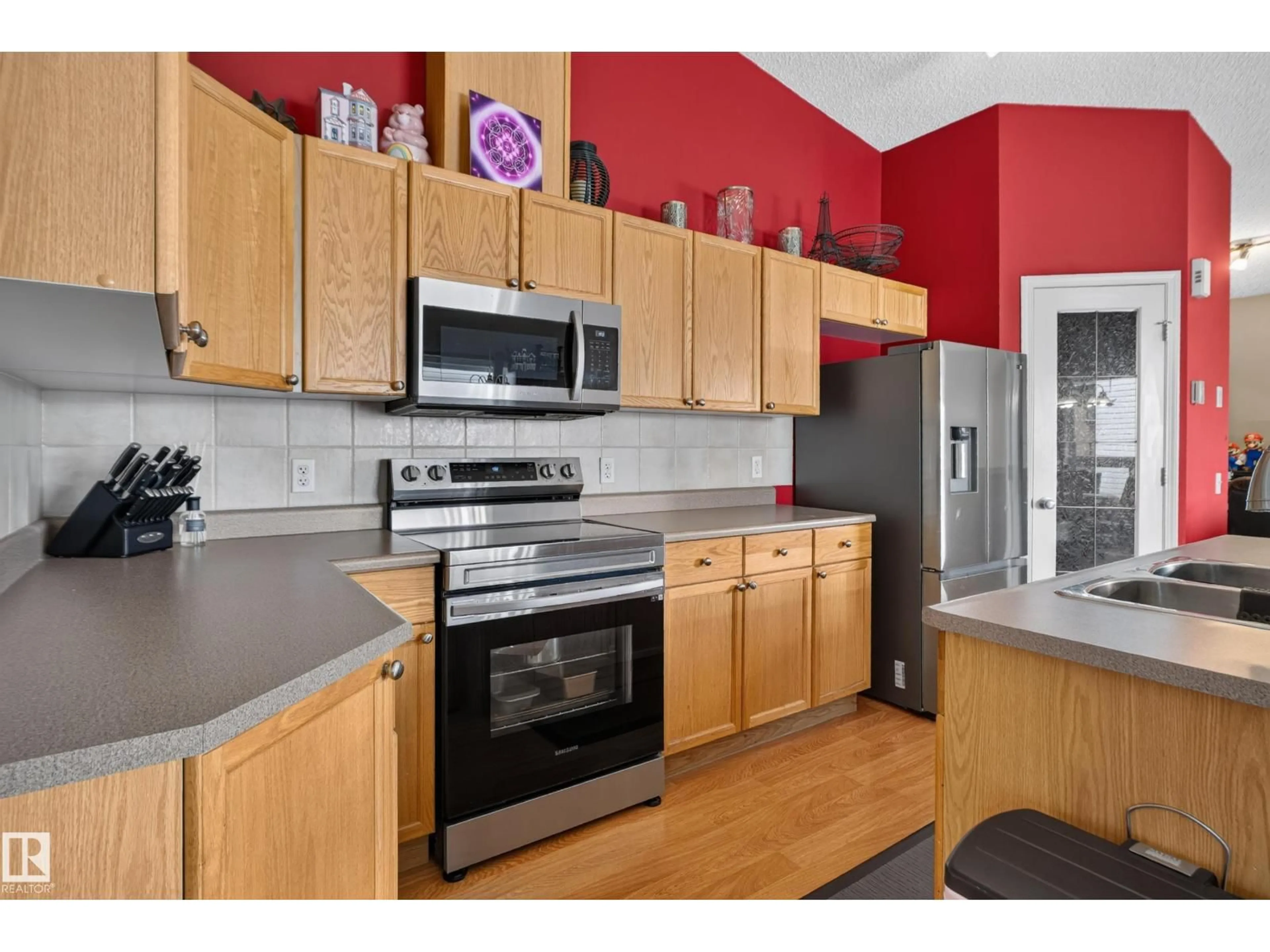 Standard kitchen, unknown for NW - 13915 137 ST, Edmonton Alberta T6V1X3