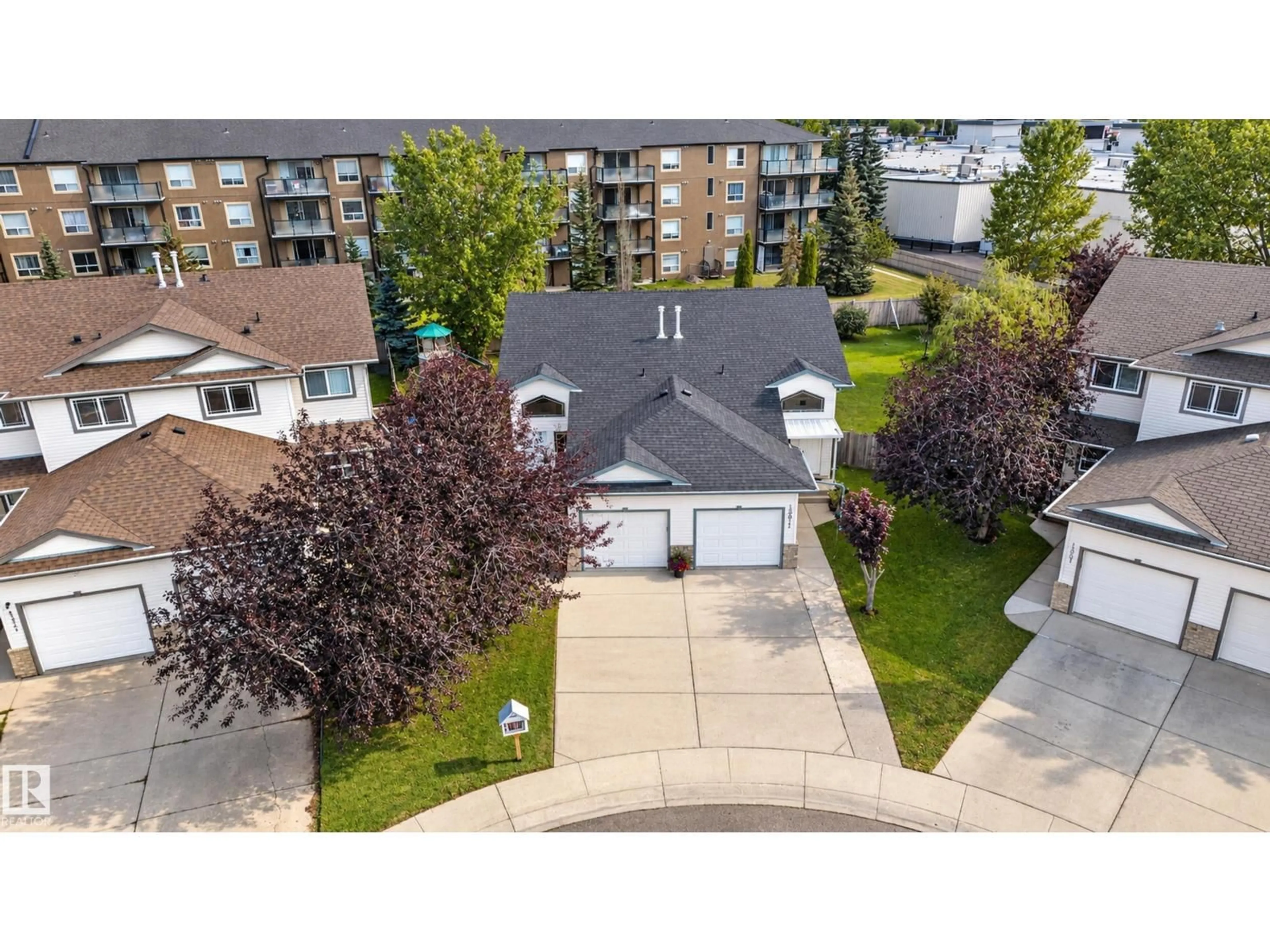 A pic from outside/outdoor area/front of a property/back of a property/a pic from drone, street for NW - 13915 137 ST, Edmonton Alberta T6V1X3