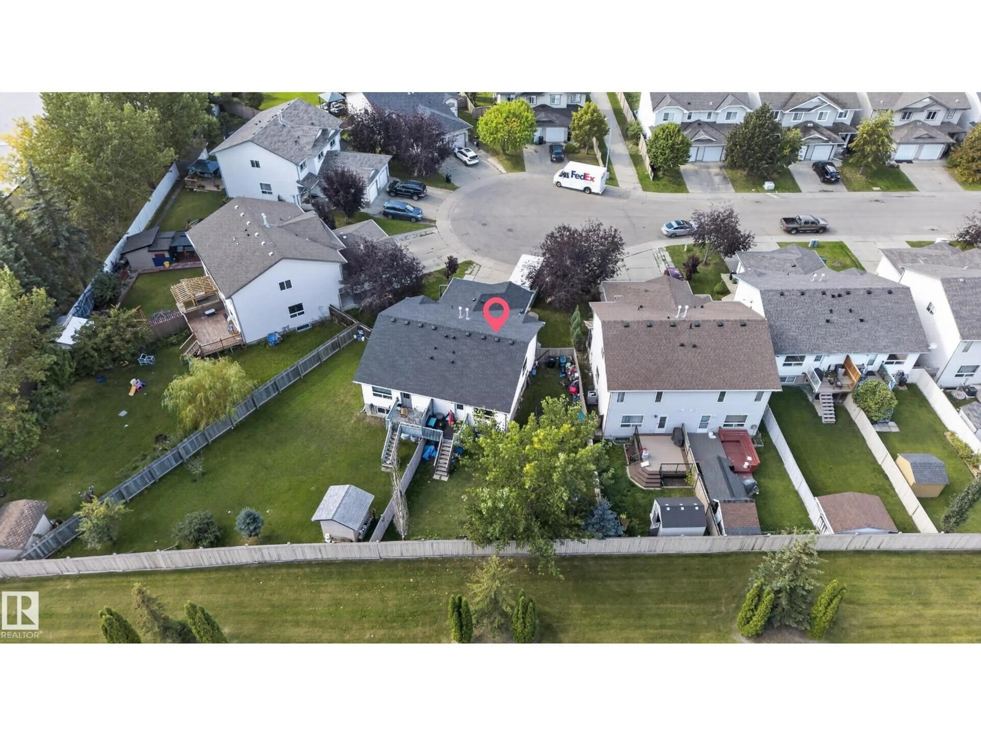 A pic from outside/outdoor area/front of a property/back of a property/a pic from drone, street for NW - 13915 137 ST, Edmonton Alberta T6V1X3