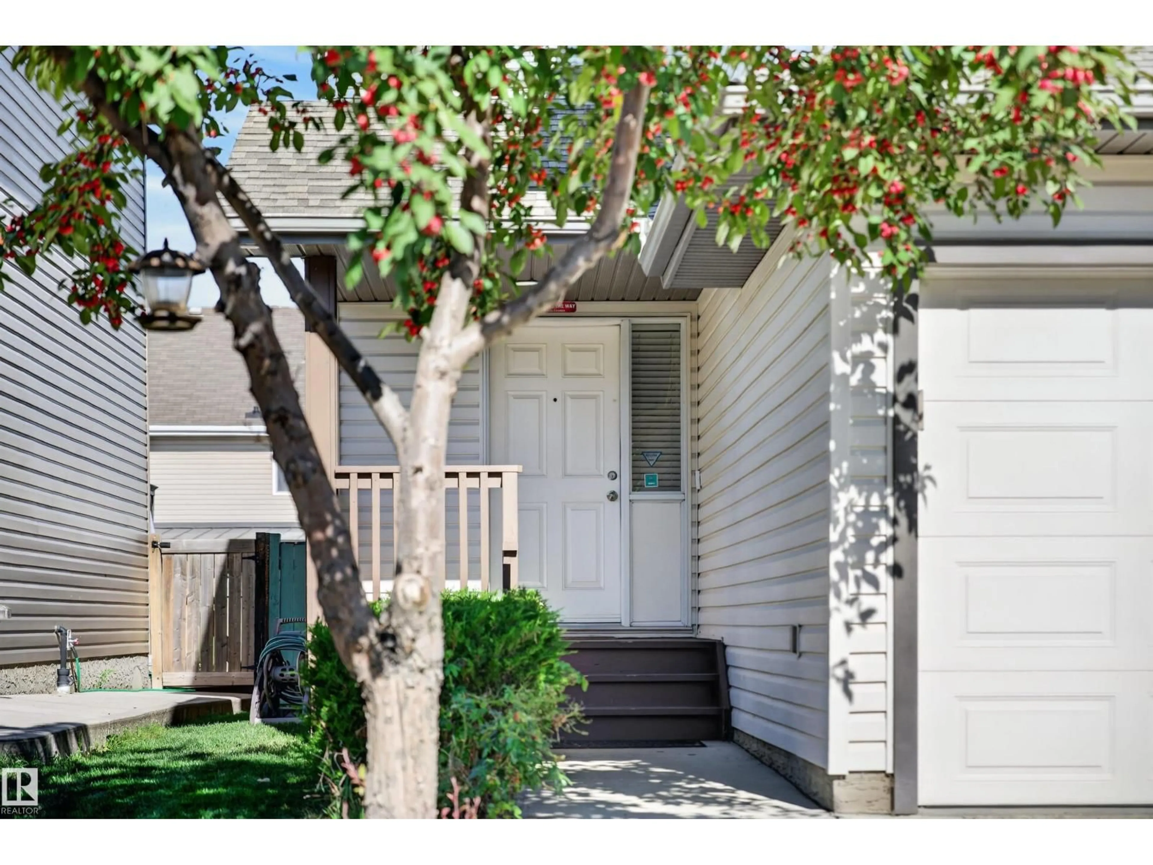 Unknown for 1524 37B AV, Edmonton Alberta T6T0E3